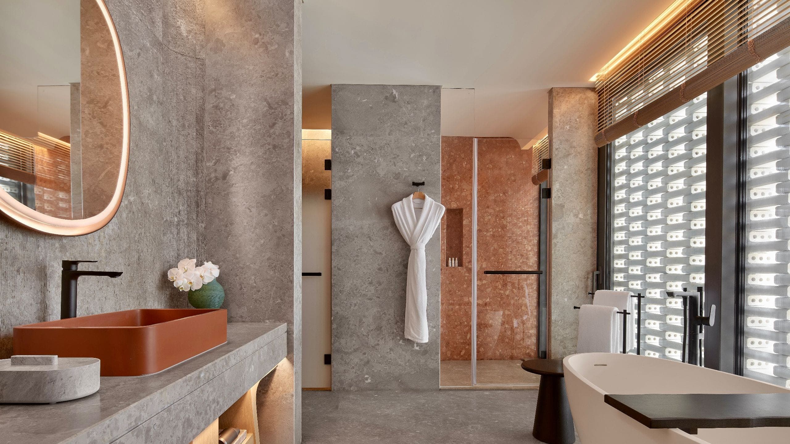 1 King Bed With Balcony - Image 2