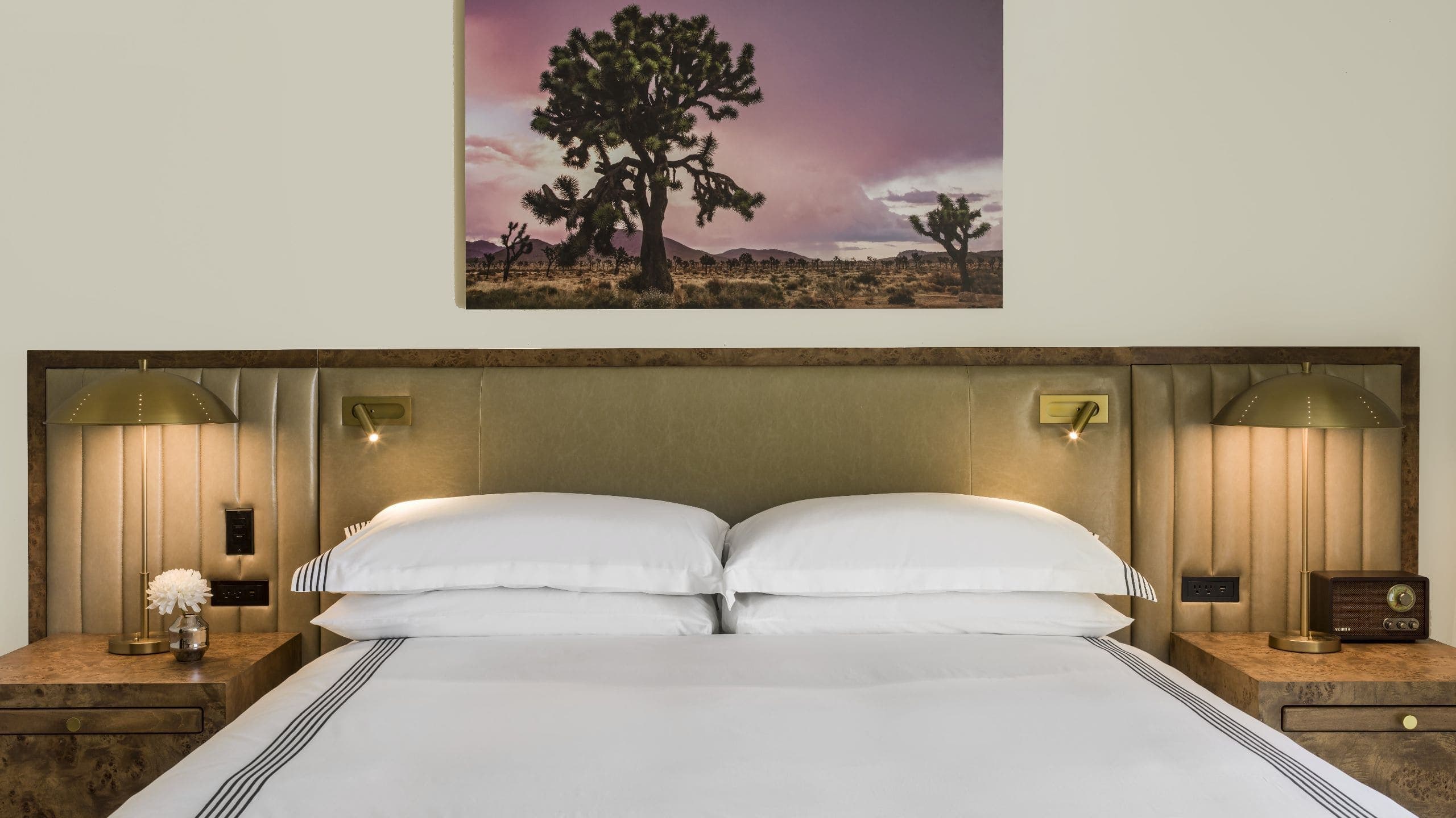 Palm Courtyard Suite Accessible Tub - Image 2