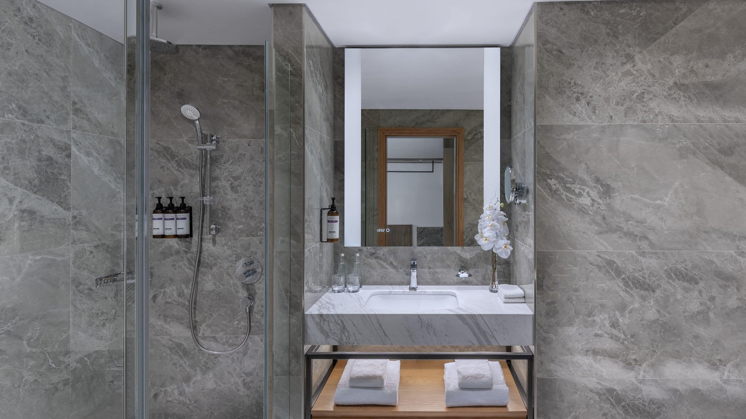 1 King Bed - Image 5