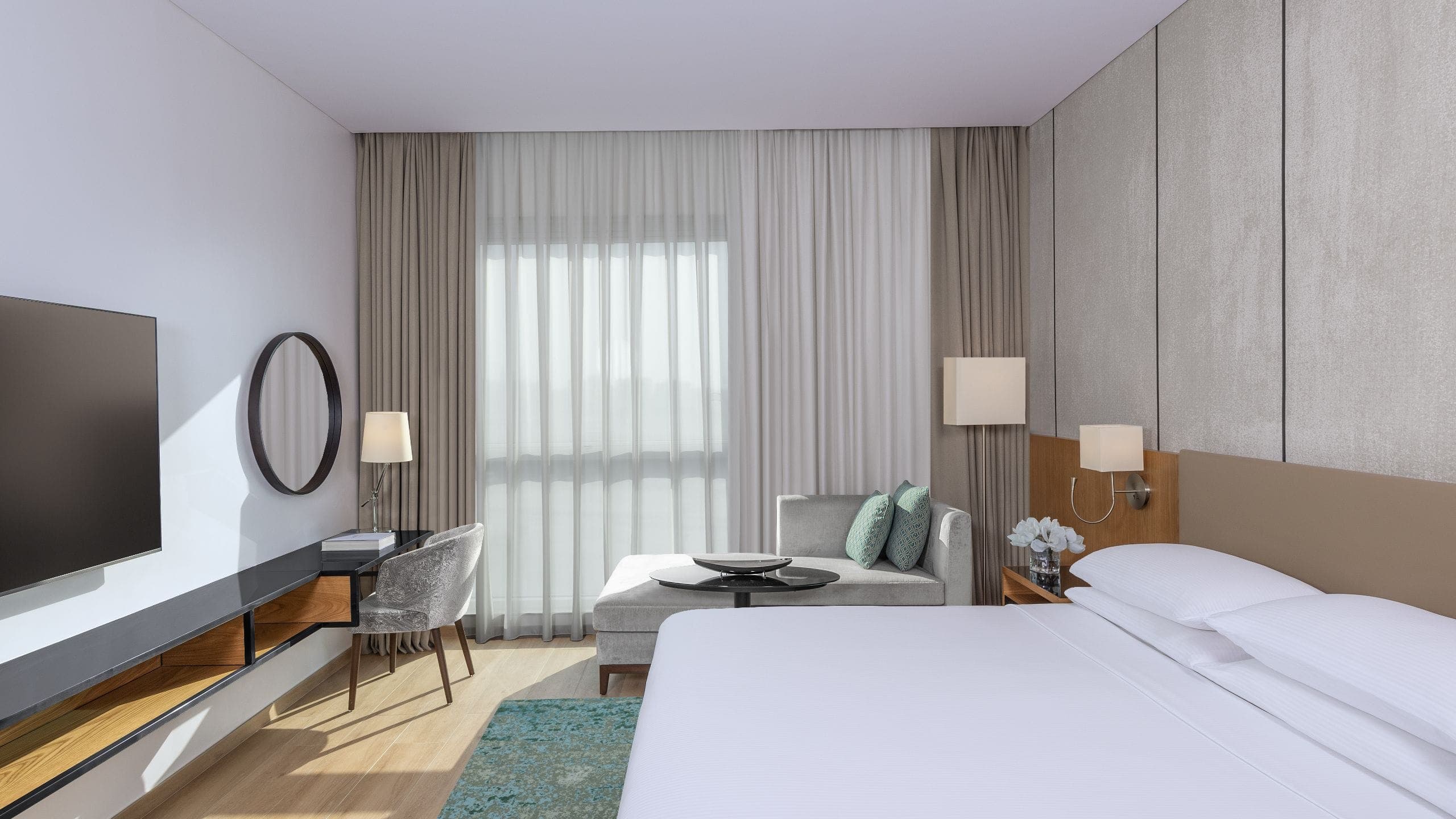 1 King Bed - Image 3