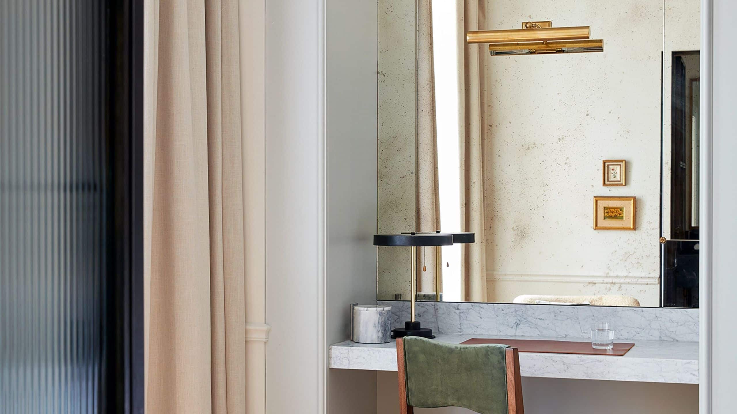 One Bedroom Corner Suite With Accessible Tub - Image 5