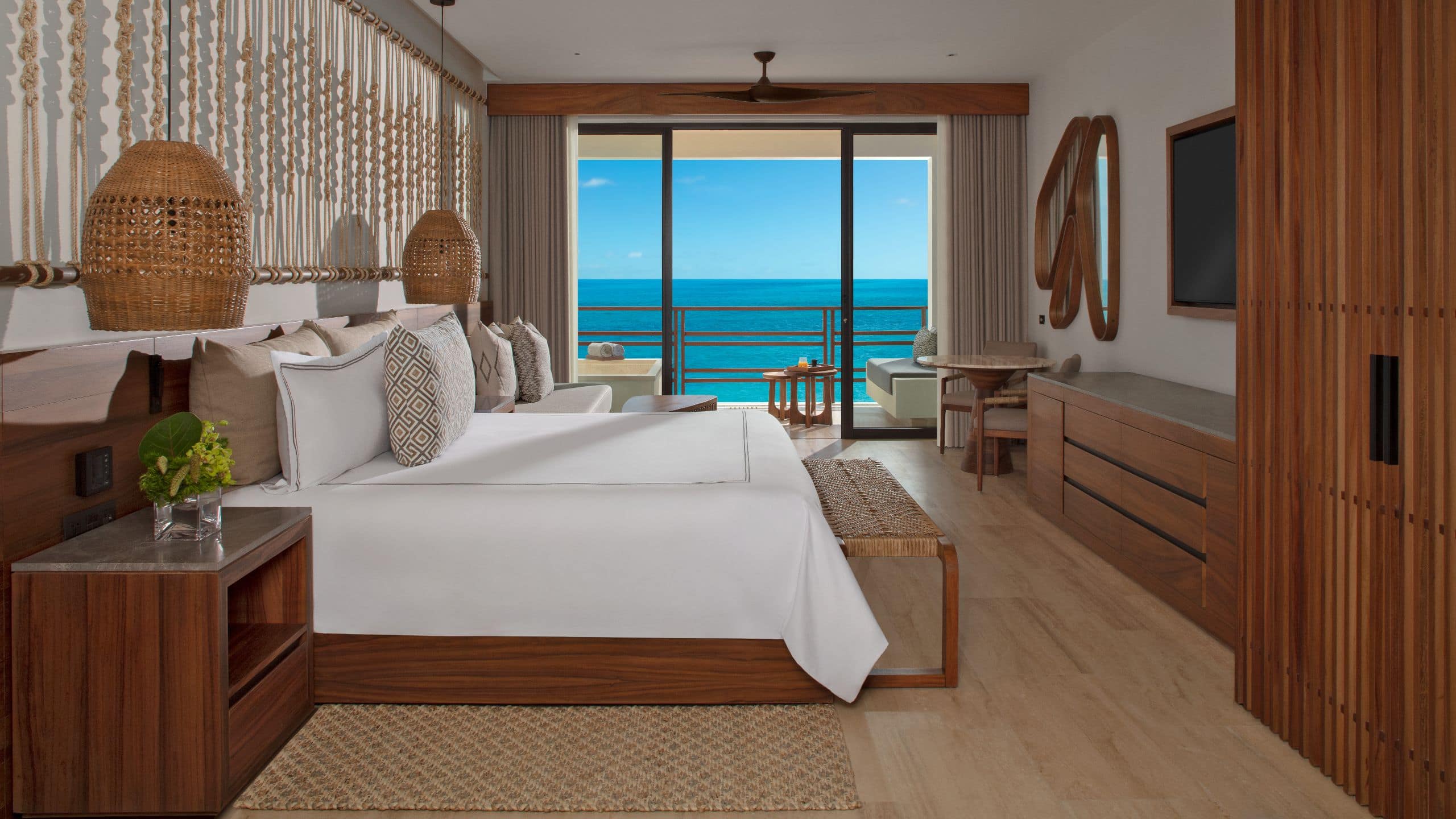 Preferred Club Junior Suite Ocean Front King - Image 1