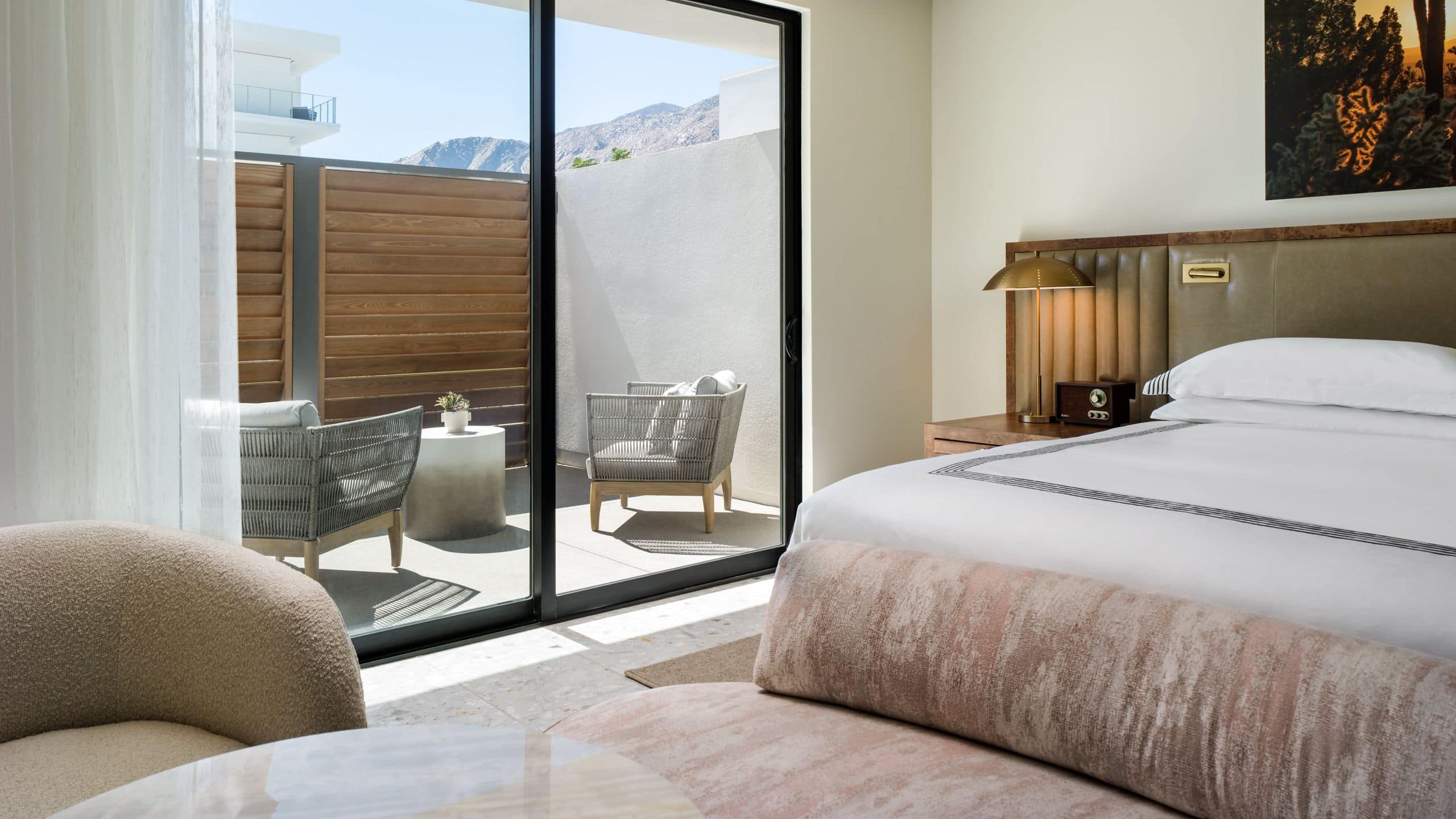 Palm Courtyard Suite Accessible Tub - Image 3