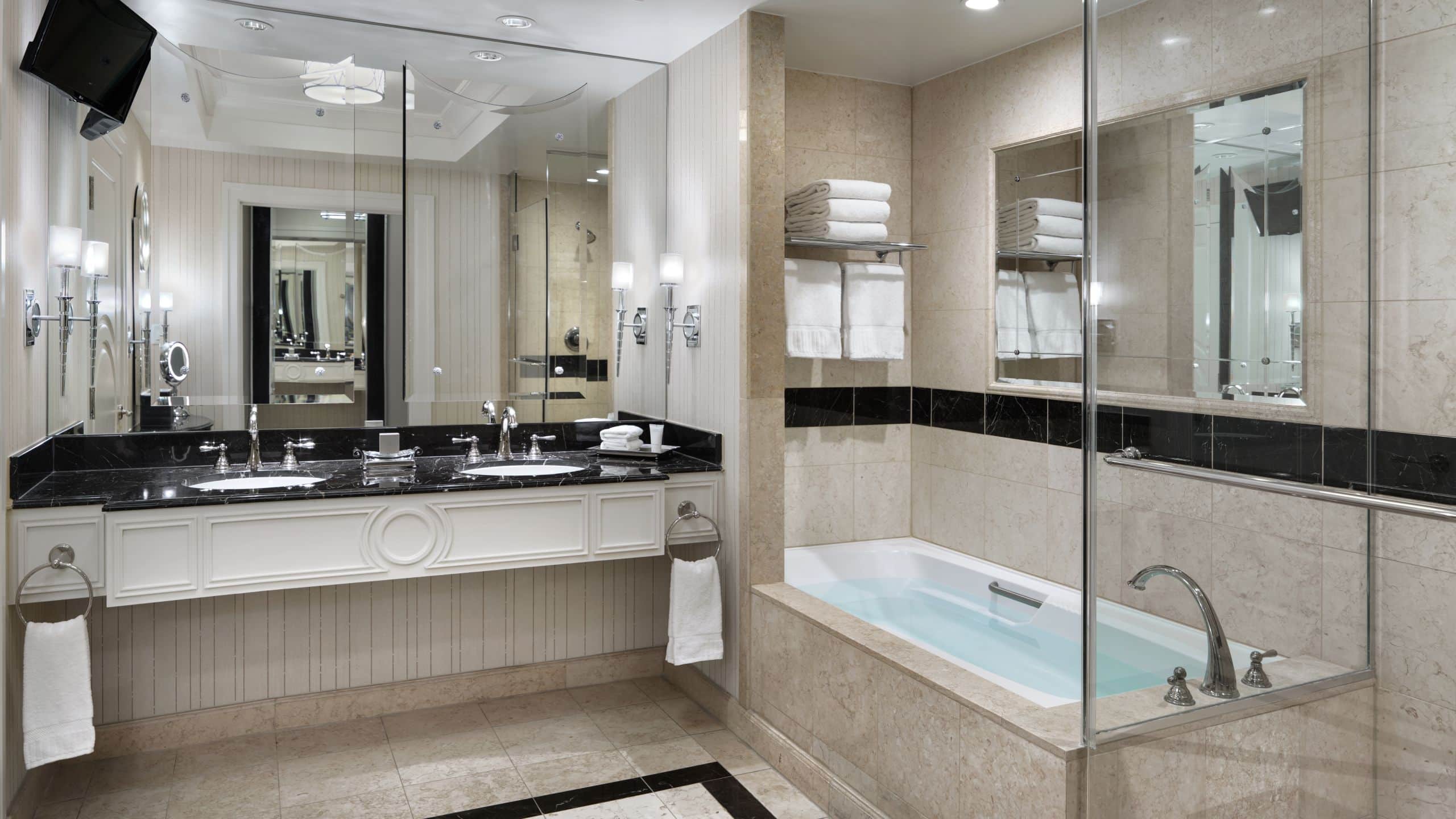 Luxury King Suite - Image 3