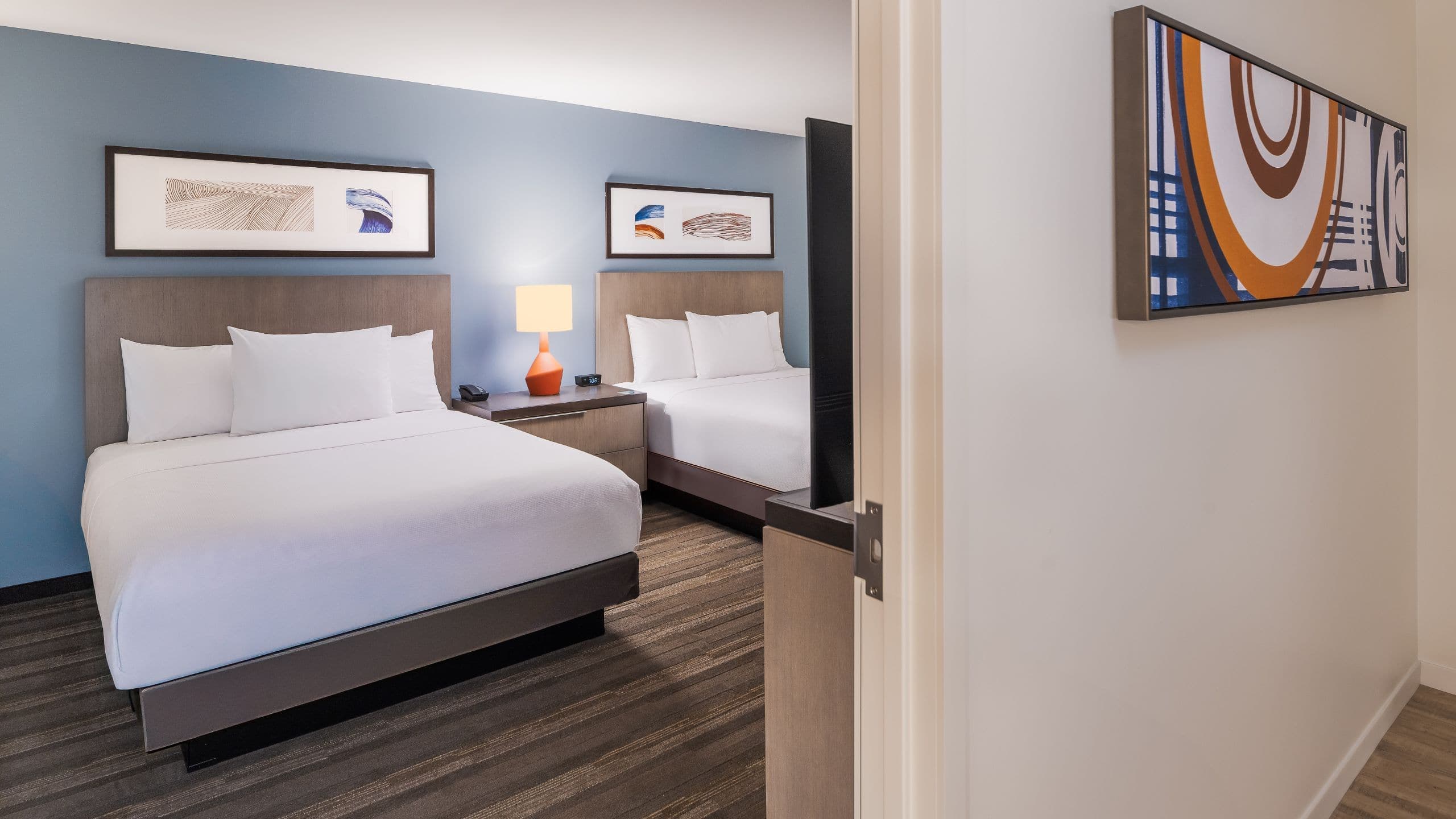 Accessible | One Bedroom Kitchen Suite/Shower Two Queen Beds (Plus Sofa Bed) - Image 3