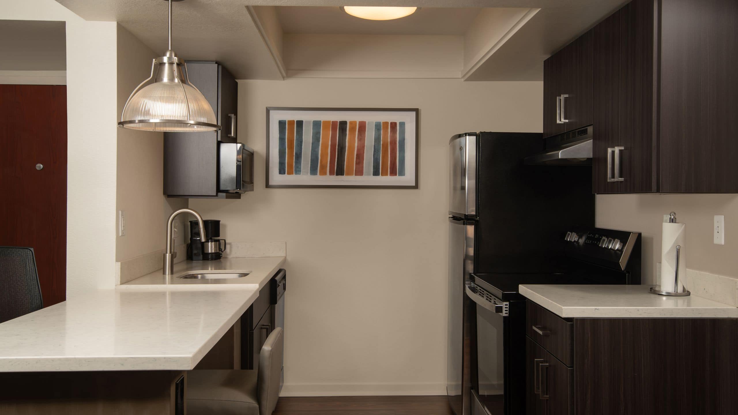 One Bedroom Two Doubles Suite - Image 4