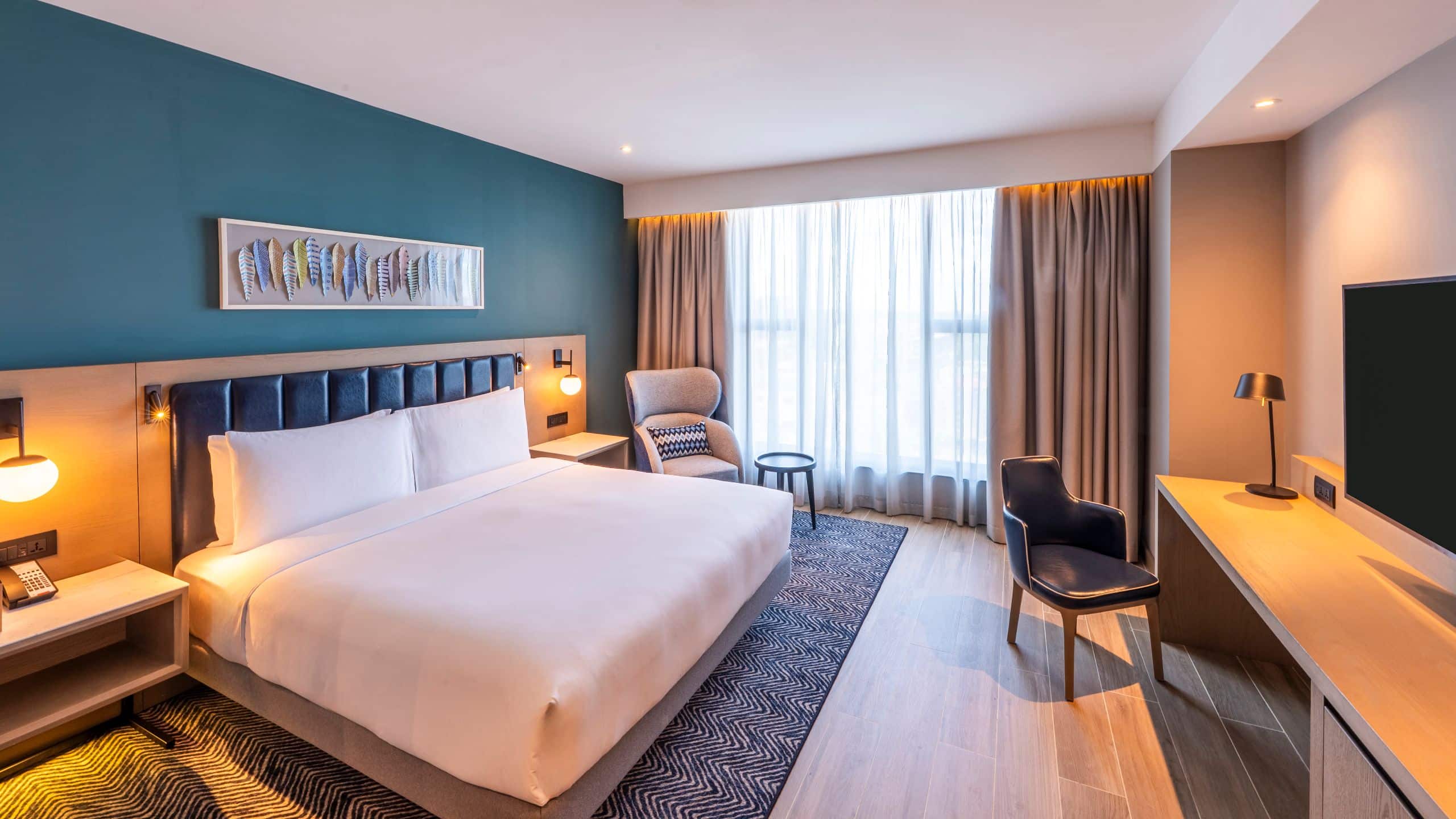 1 King Bed - Image 3