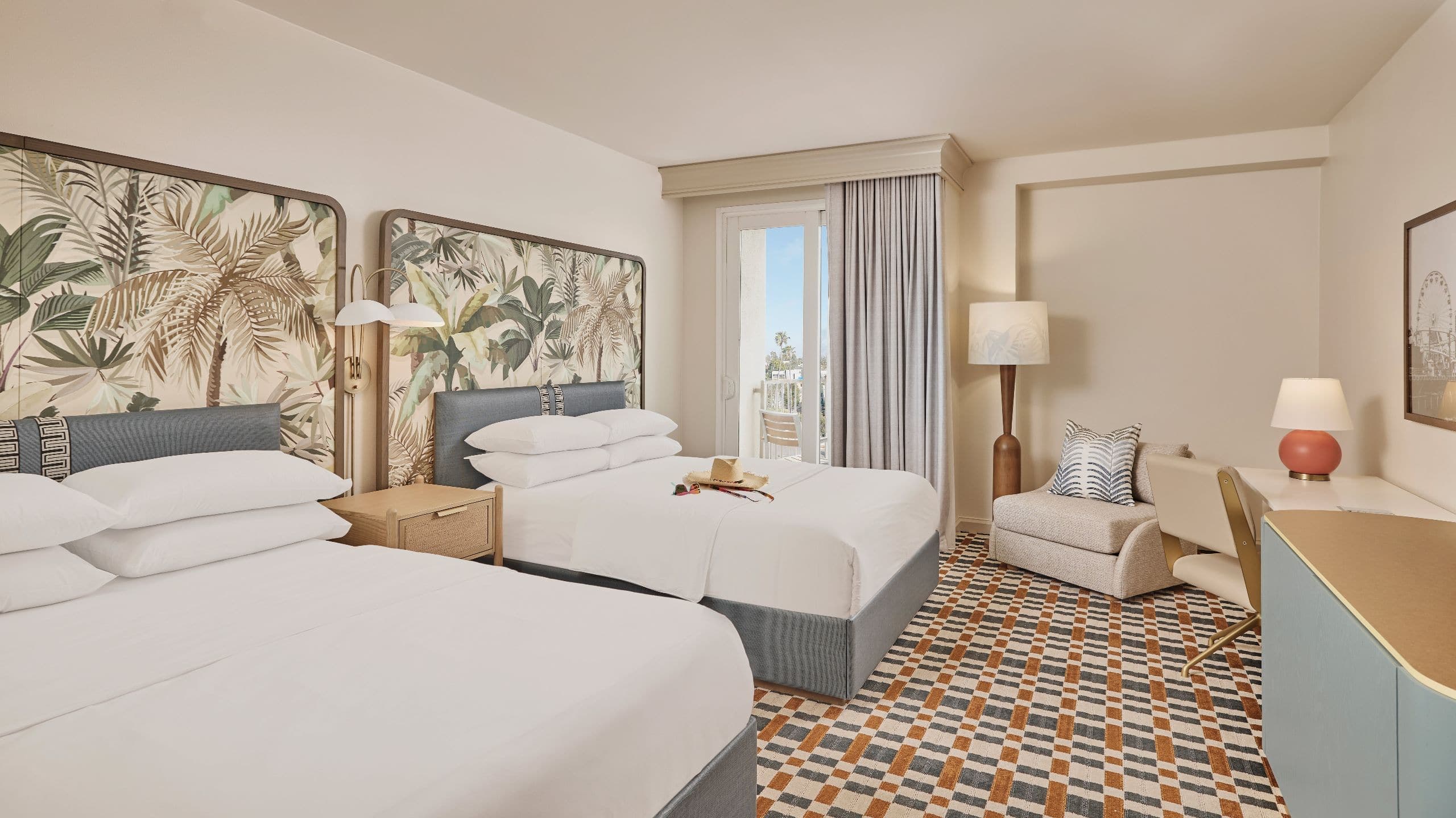 2 Queen Beds - Image 3