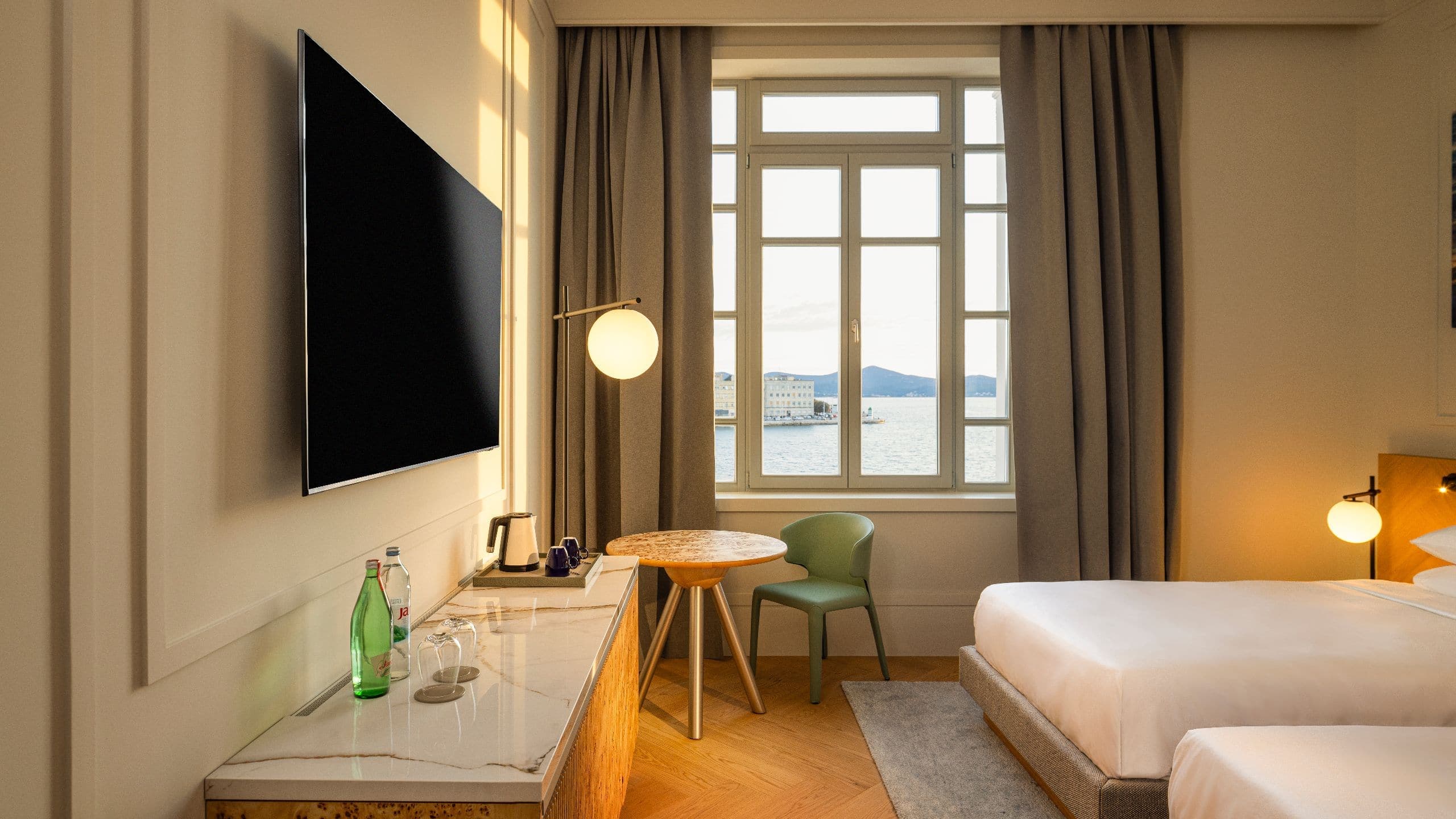 2 Twin Beds, Sea View - Image 2