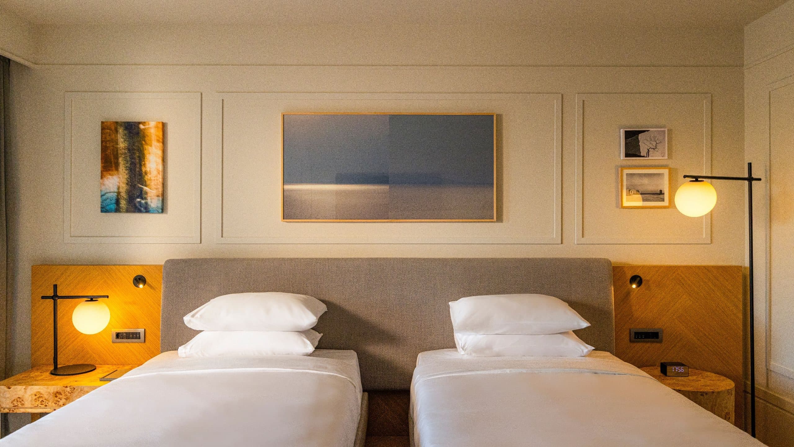 2 Twin Beds, Sea View - Image 3