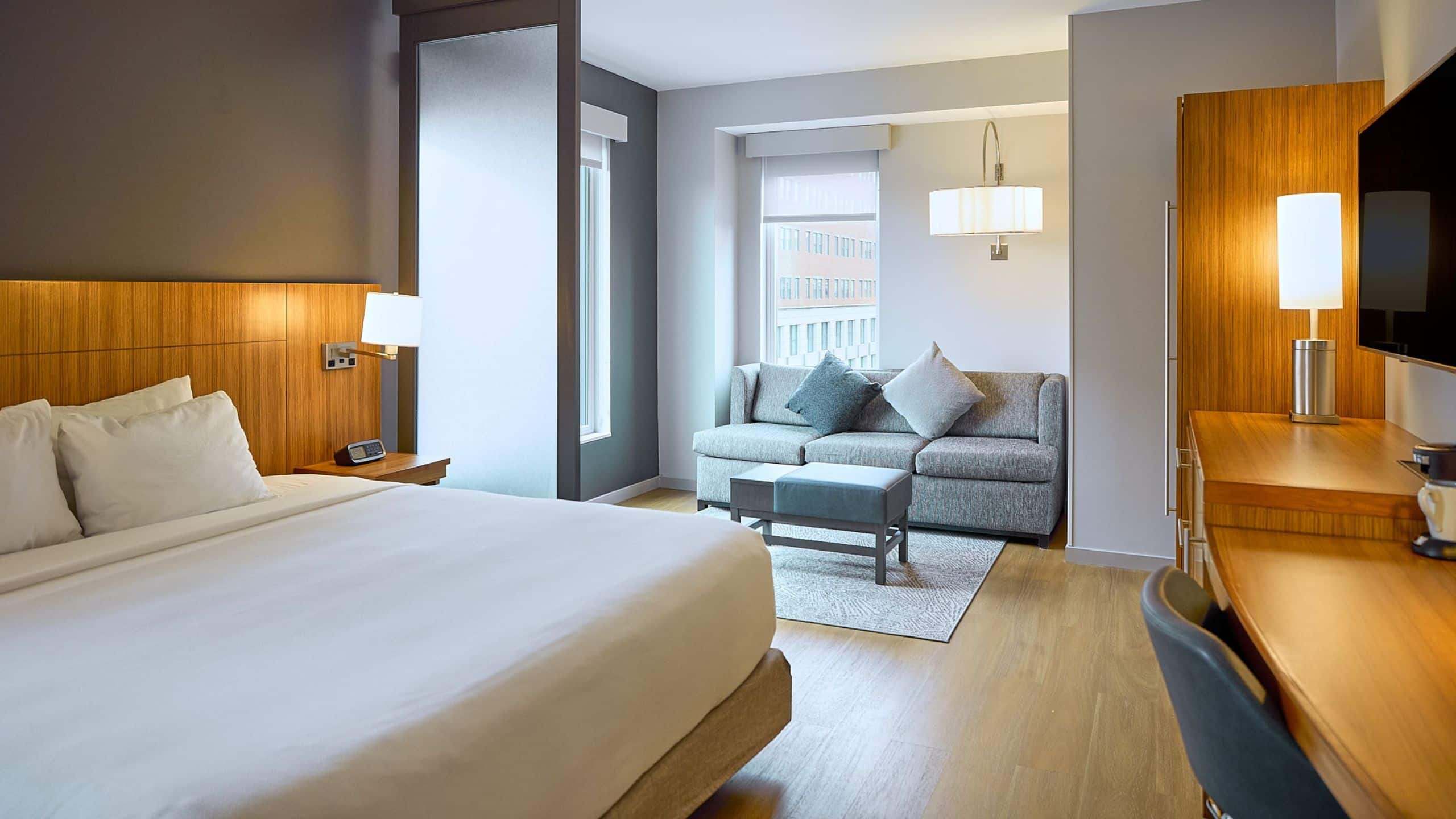 King Bed (with sofa bed) - Image 12