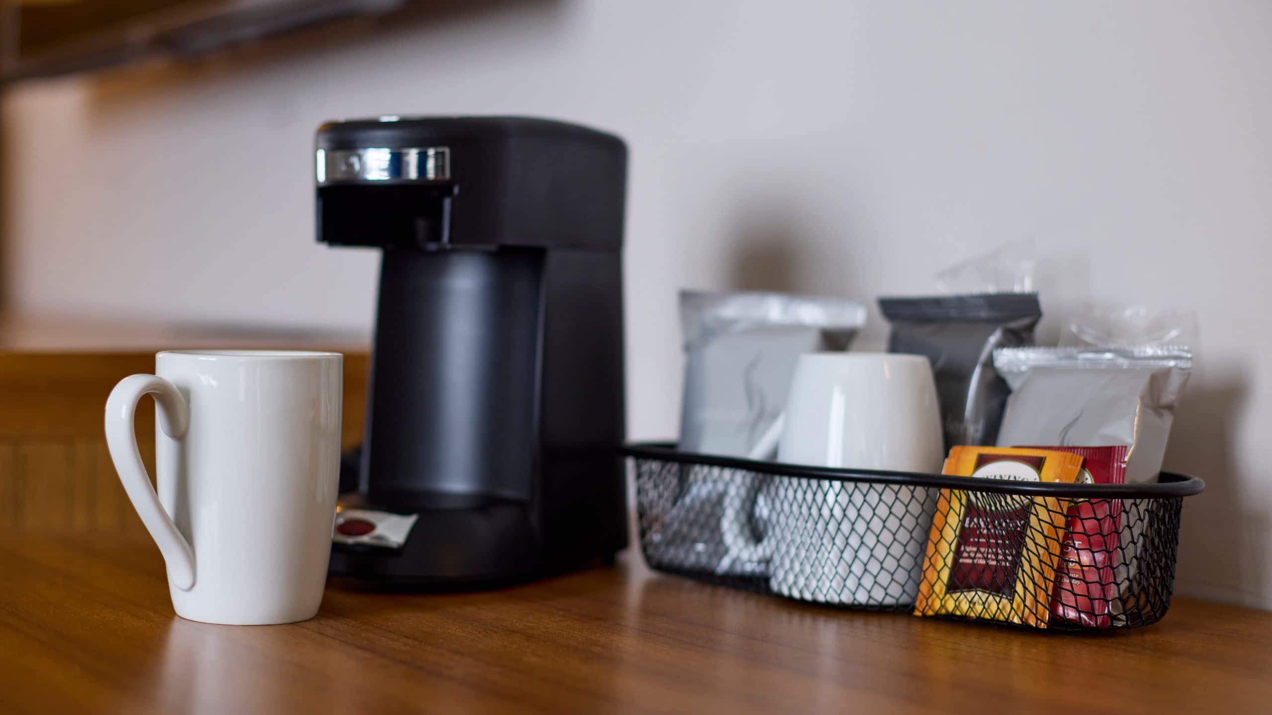 Accessible Two Queen Beds/Roll-In Shower (with sofa bed) - Image 5