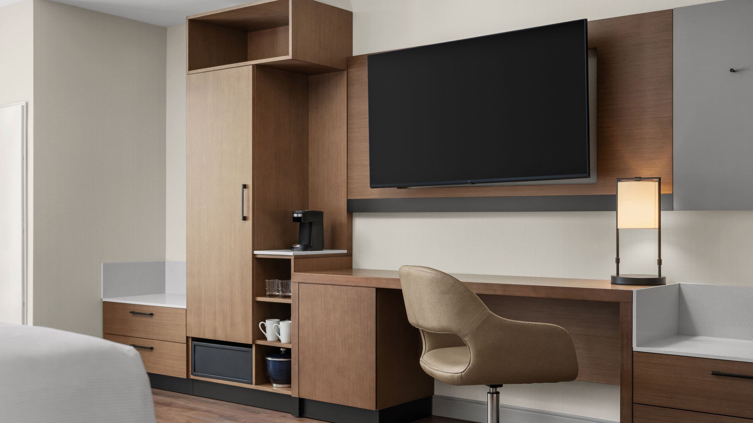 Accessible 1 King Bed Roll-In Shower with Sofabed - Image 2