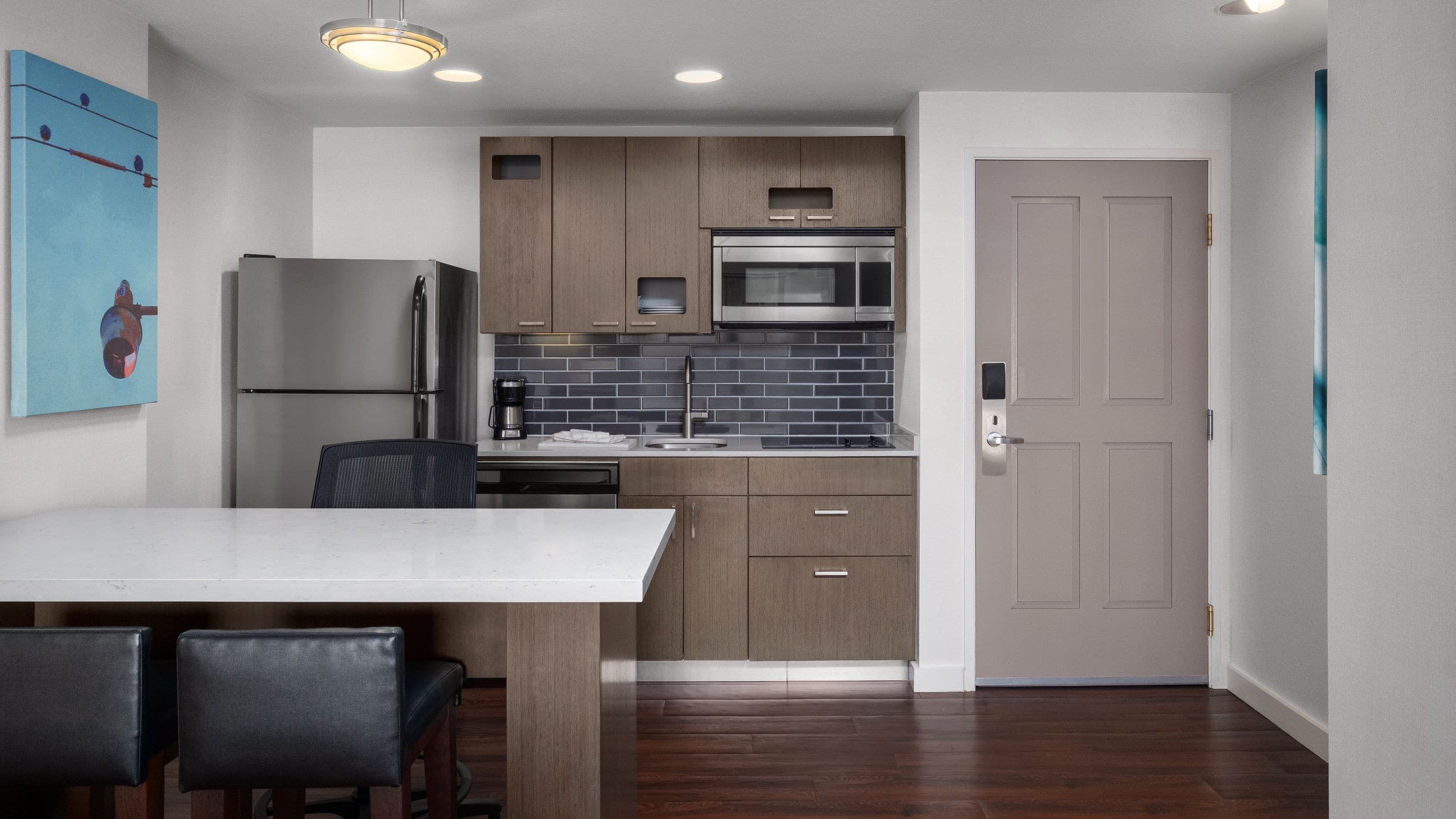 One Bedroom Two Queen Suite - Image 2