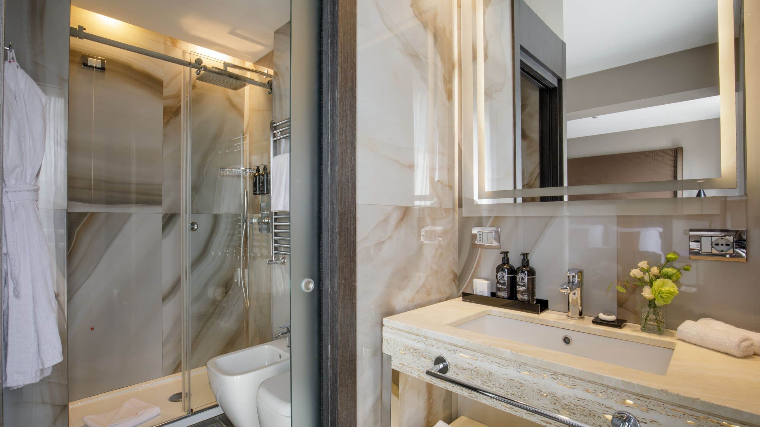 1 King Junior Suite - Image 4