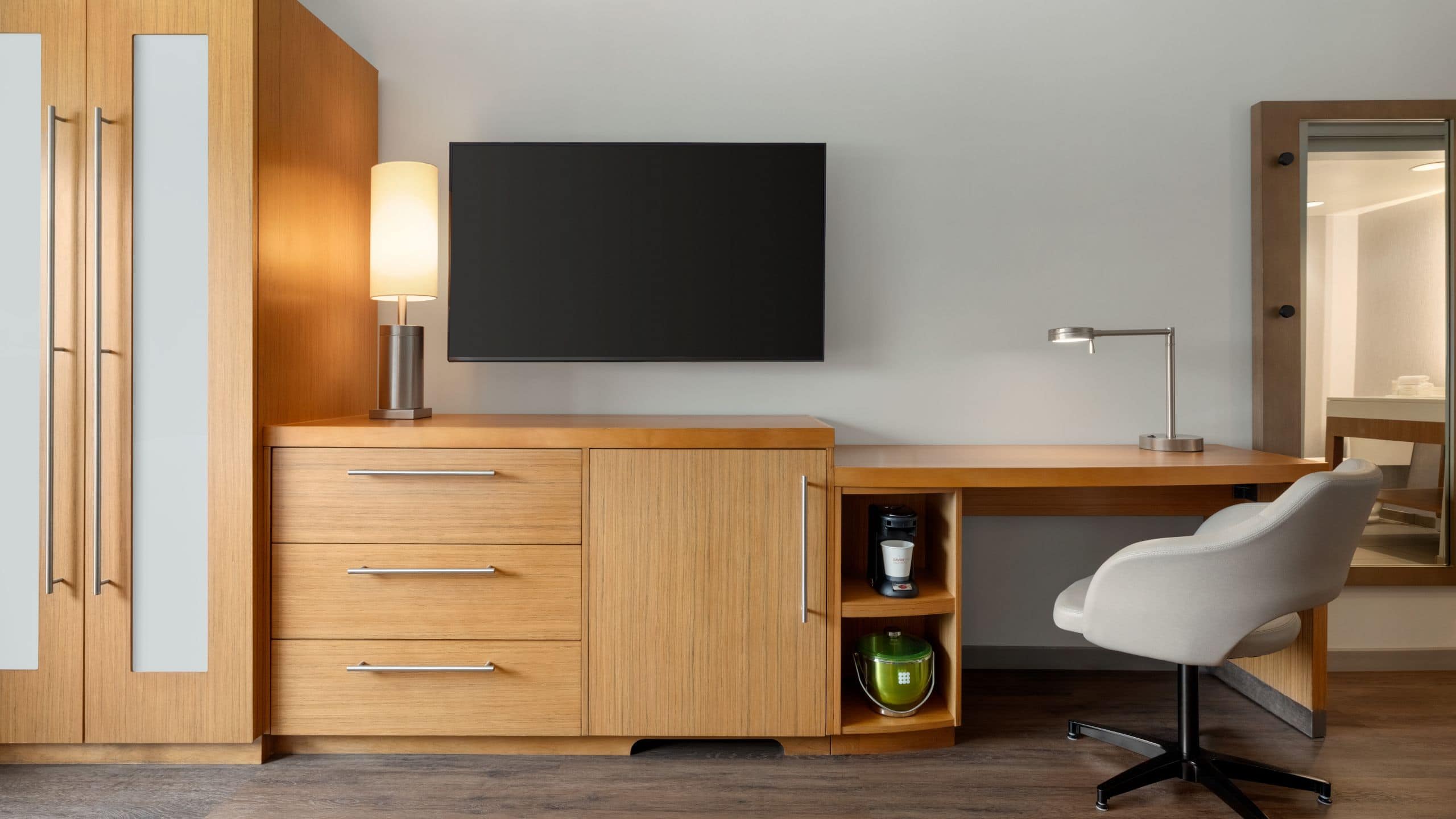 King Bed (with sofa bed) - Image 2