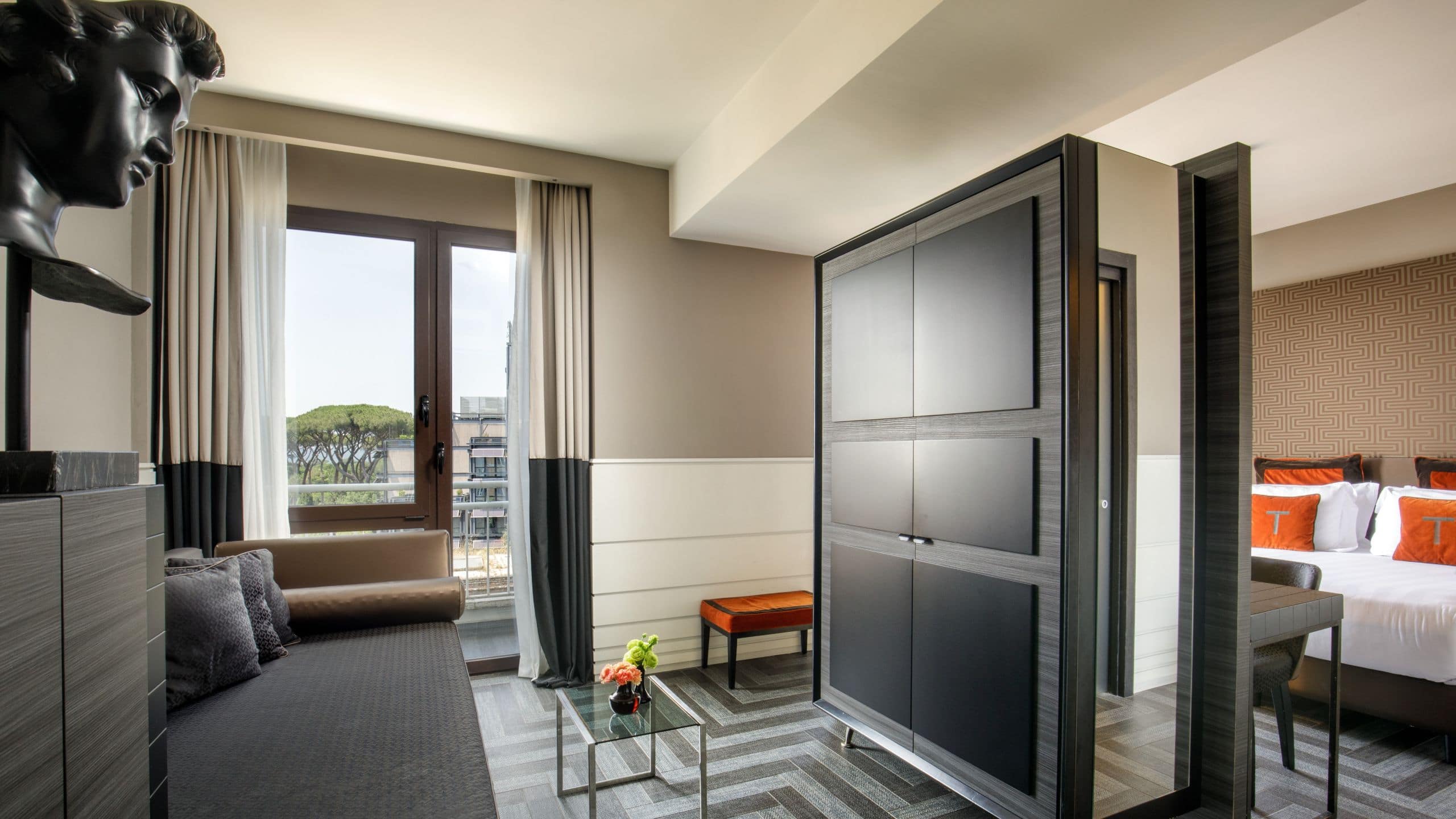 1 King Junior Suite - Image 2