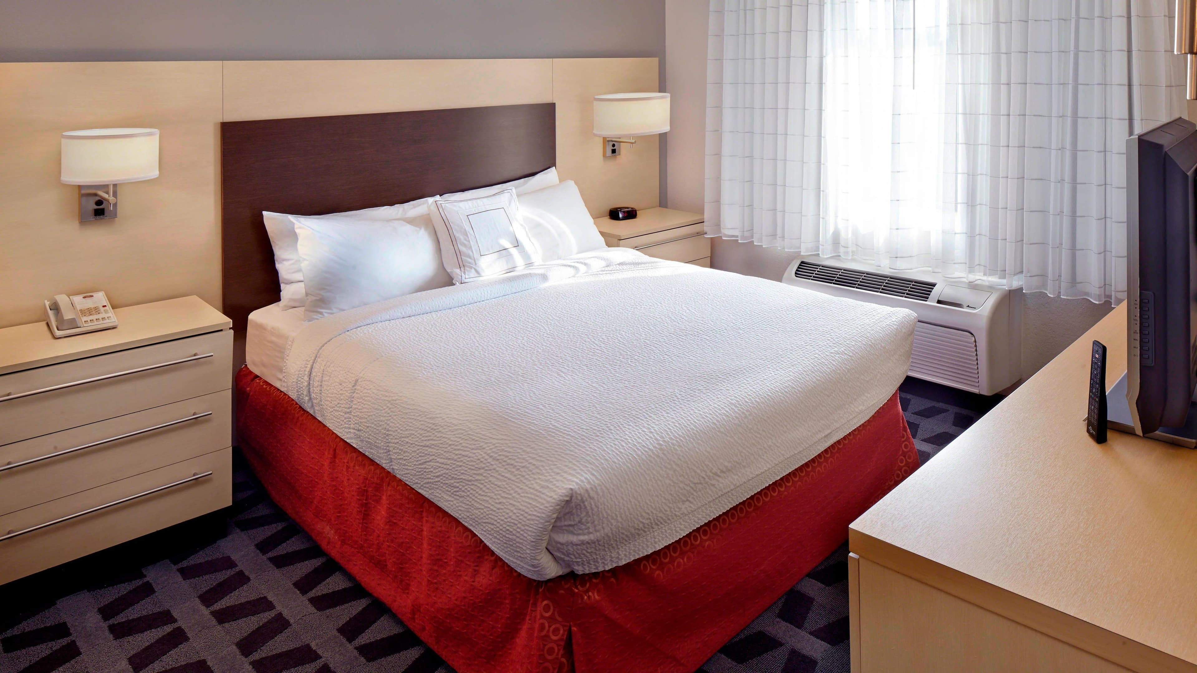 1 Bedroom Suite - Image 2