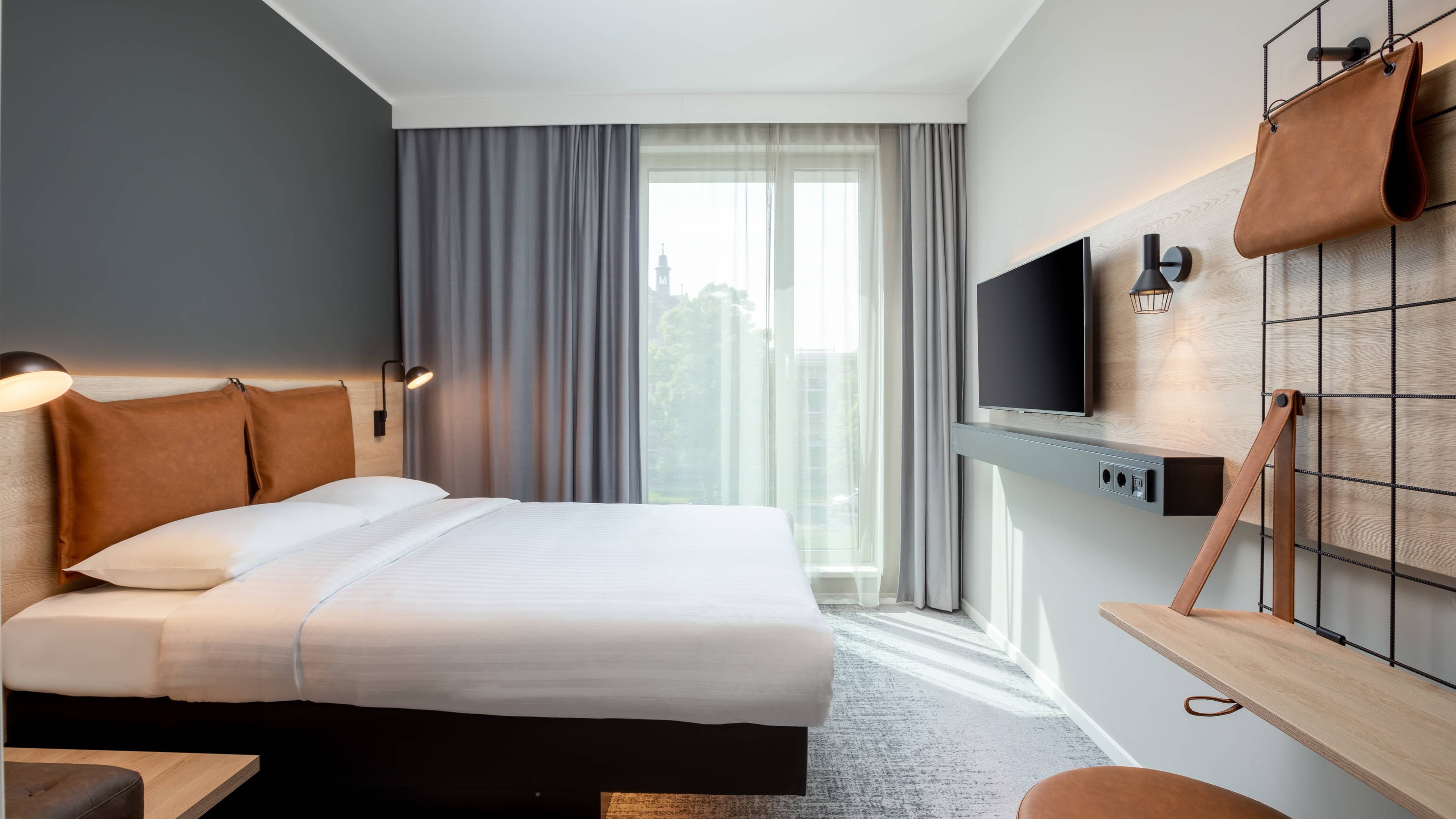 Moxy Queen Sleeper - Image 1