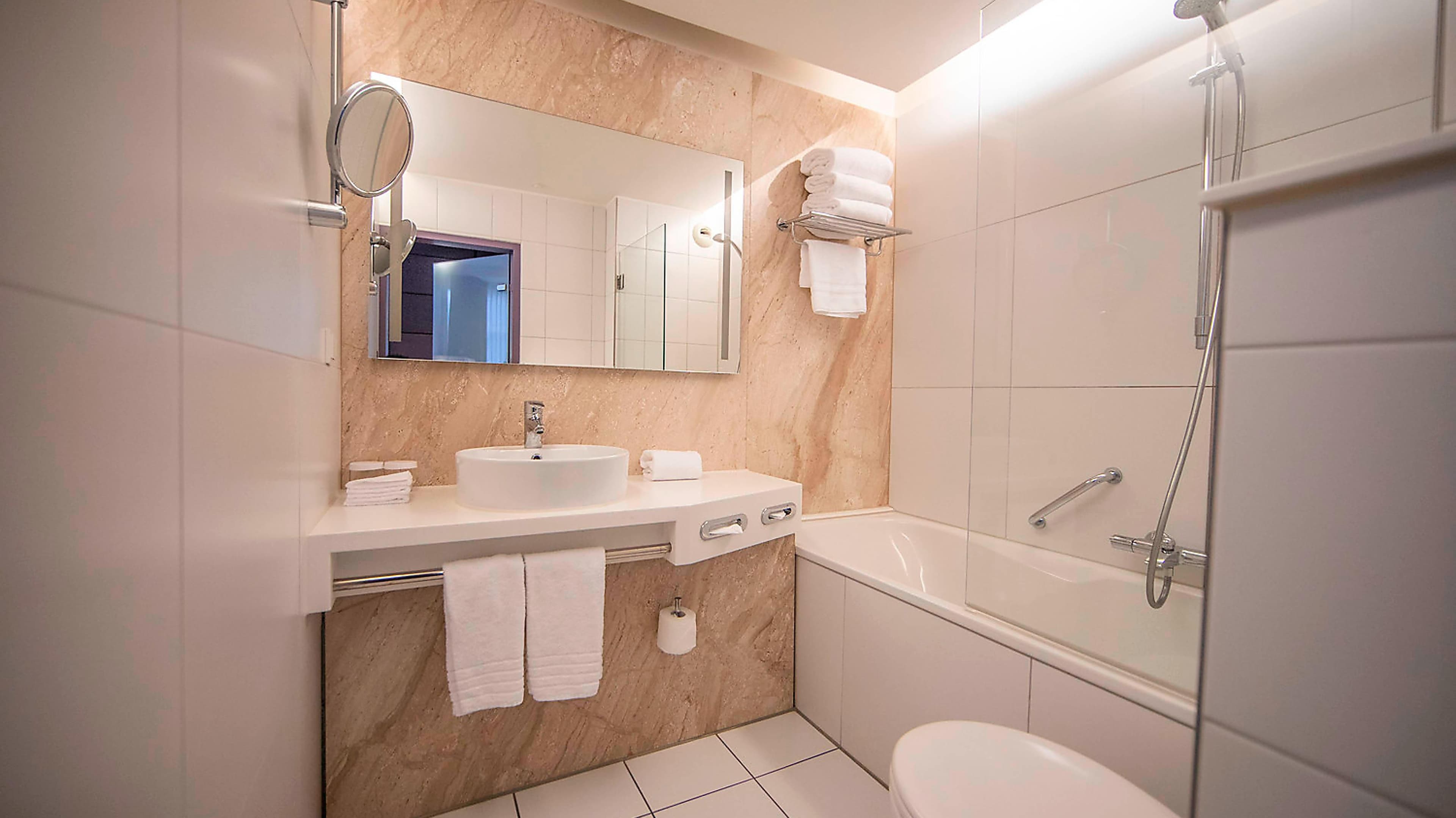 Deluxe Room - Image 6