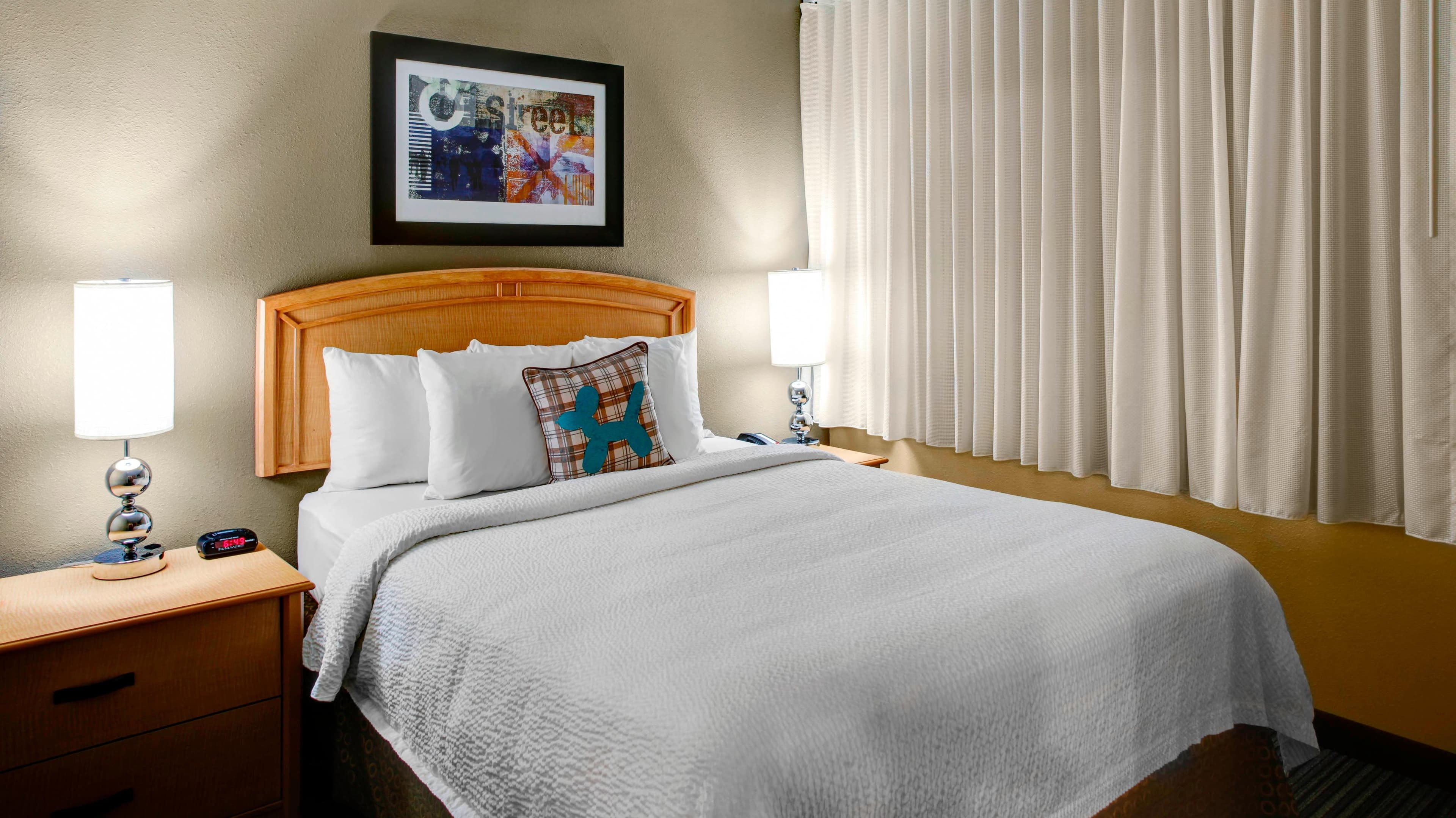 1 Bedroom Suite - Image 1