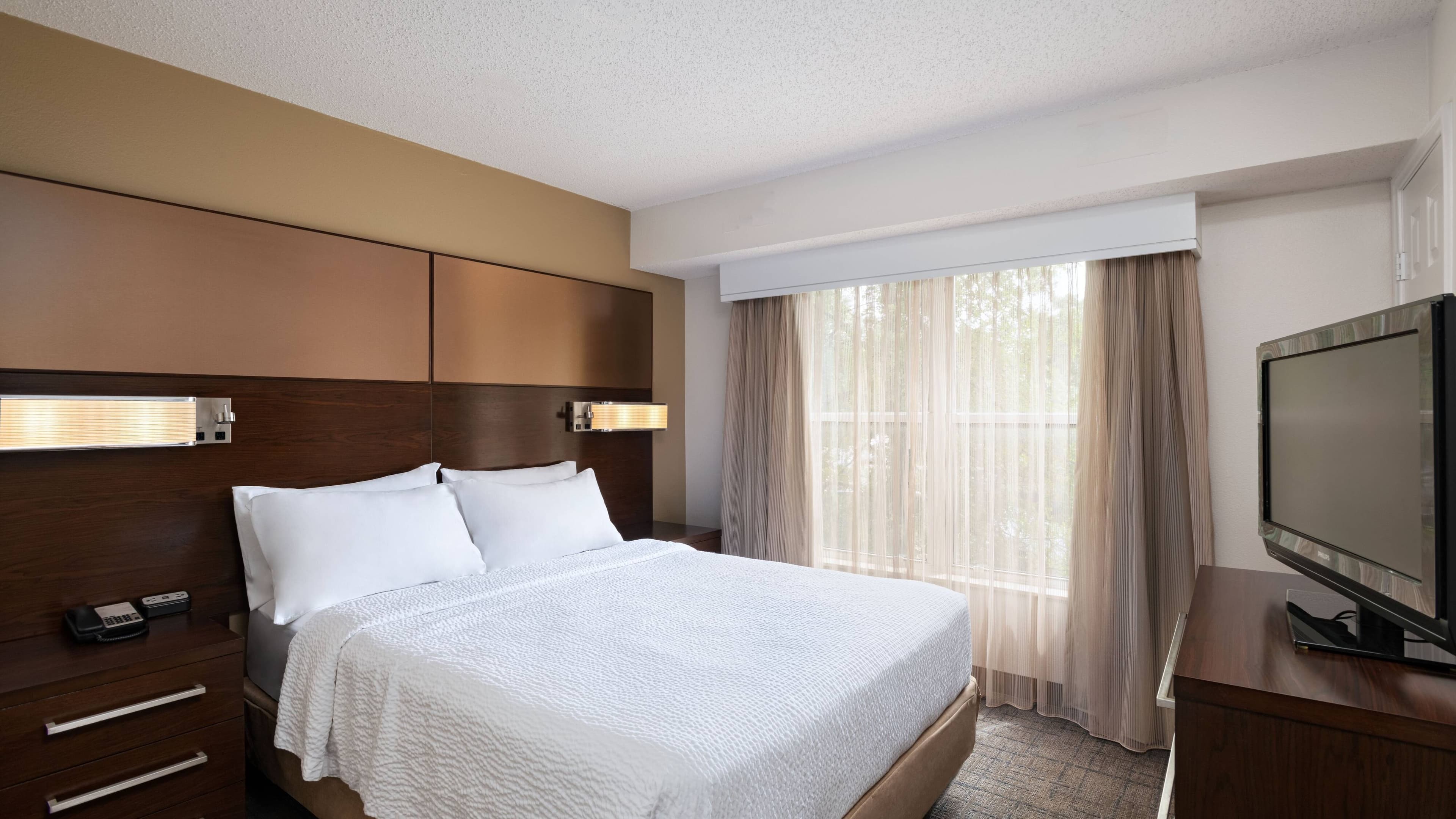 1 Bedroom Suite - Image 2