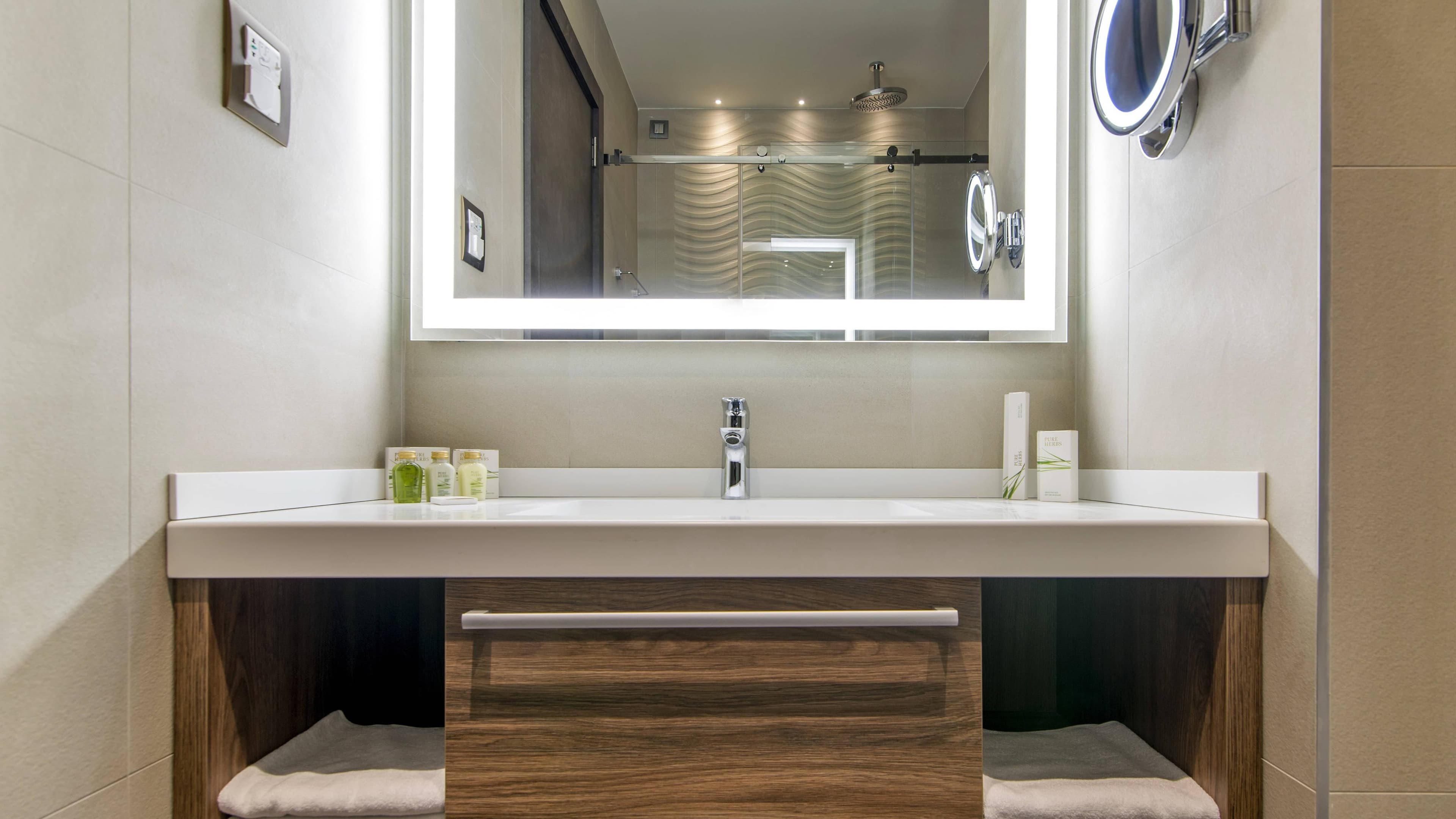 Superior Guest Room - Image 3