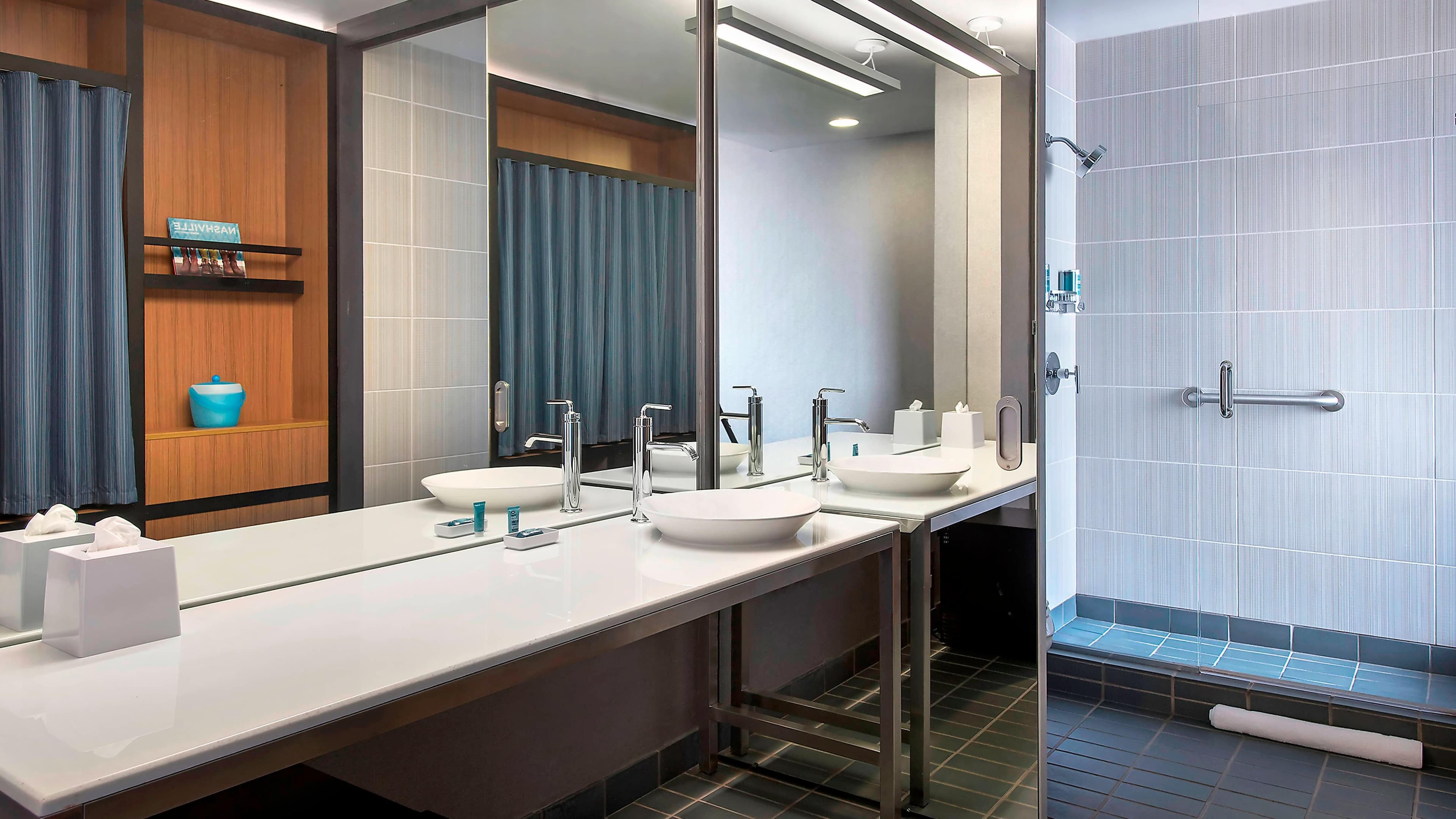 Aloft Room - Image 6