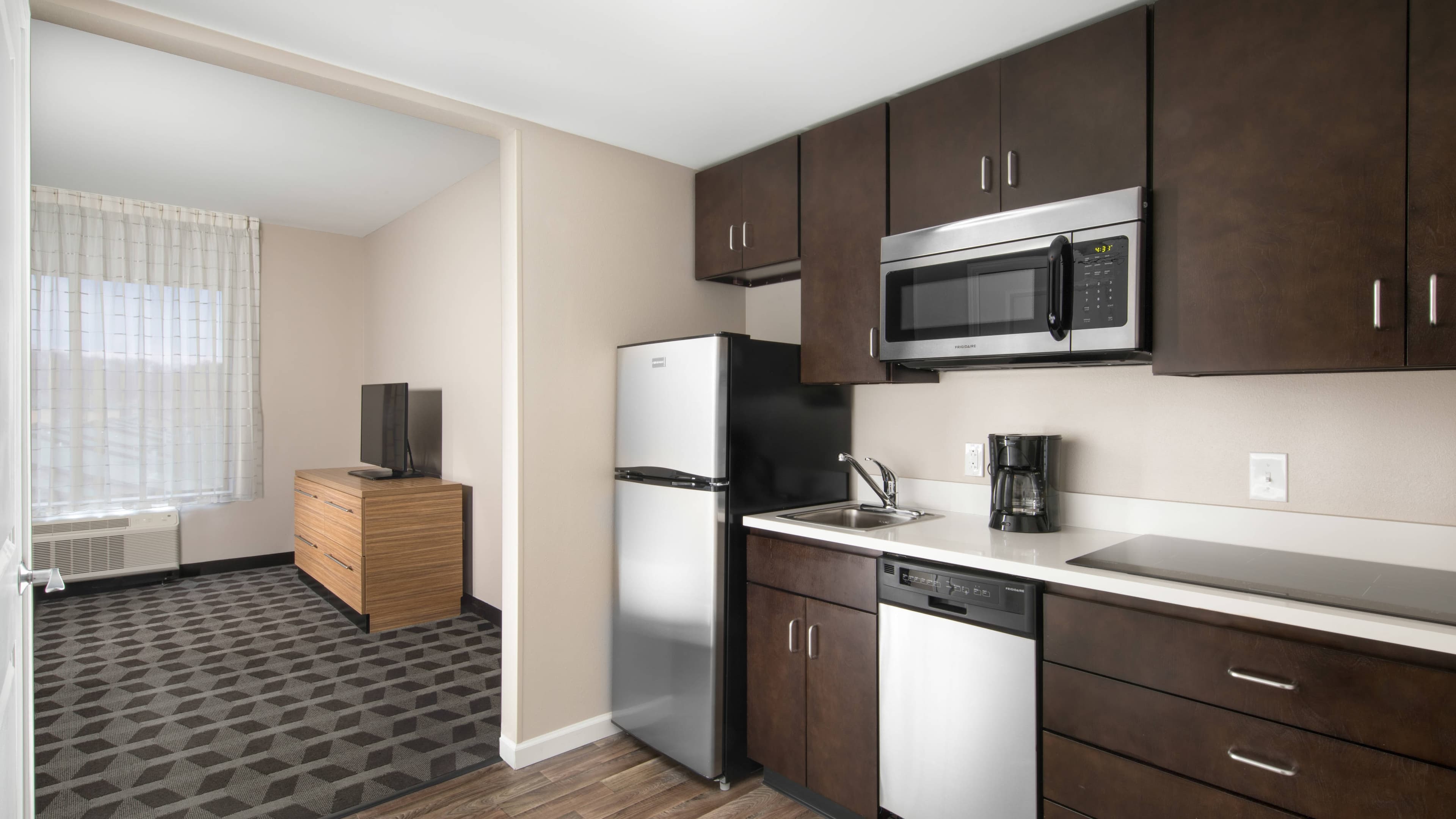 1 Bedroom Suite - Image 5