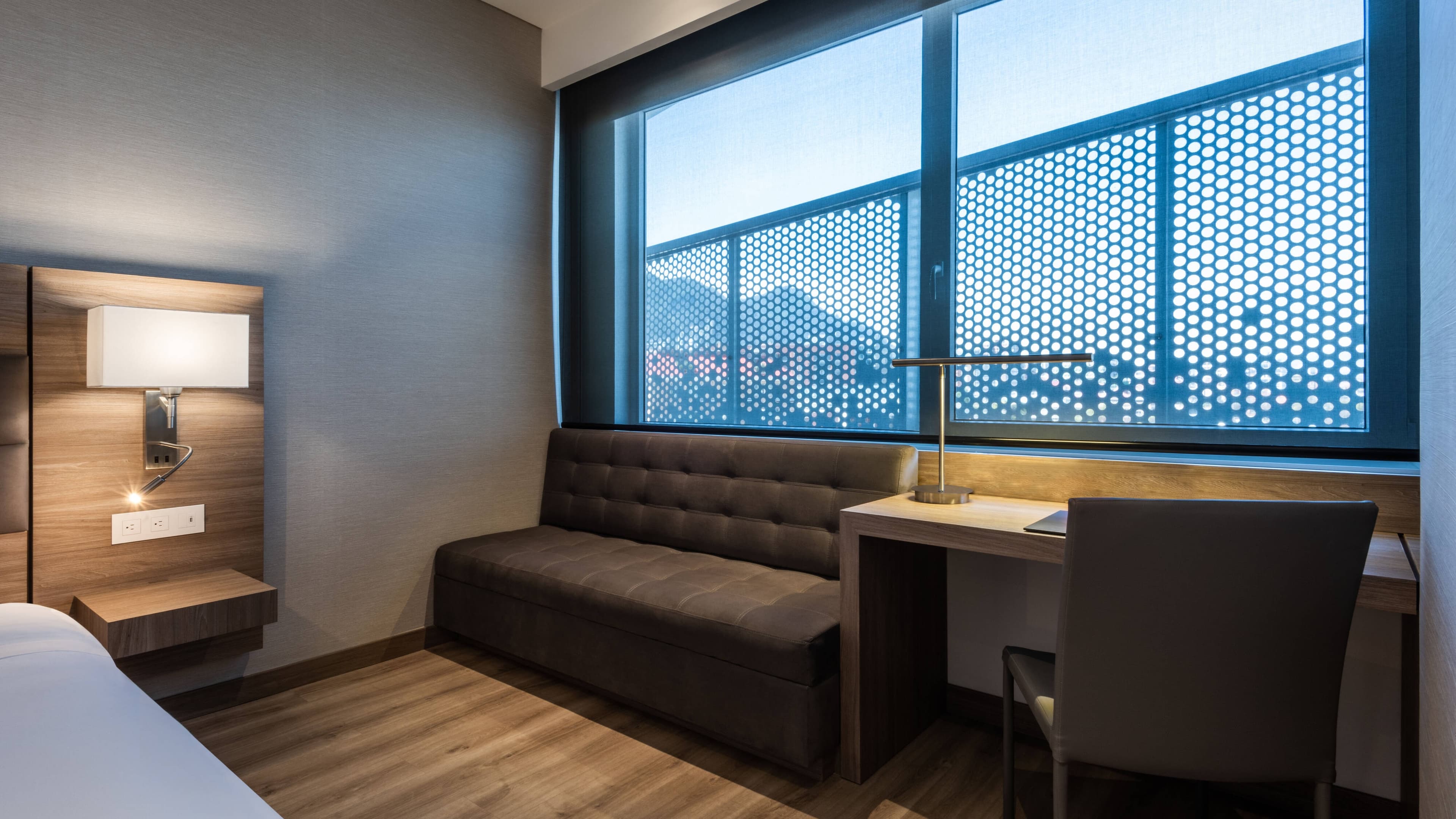 Deluxe King - Image 2