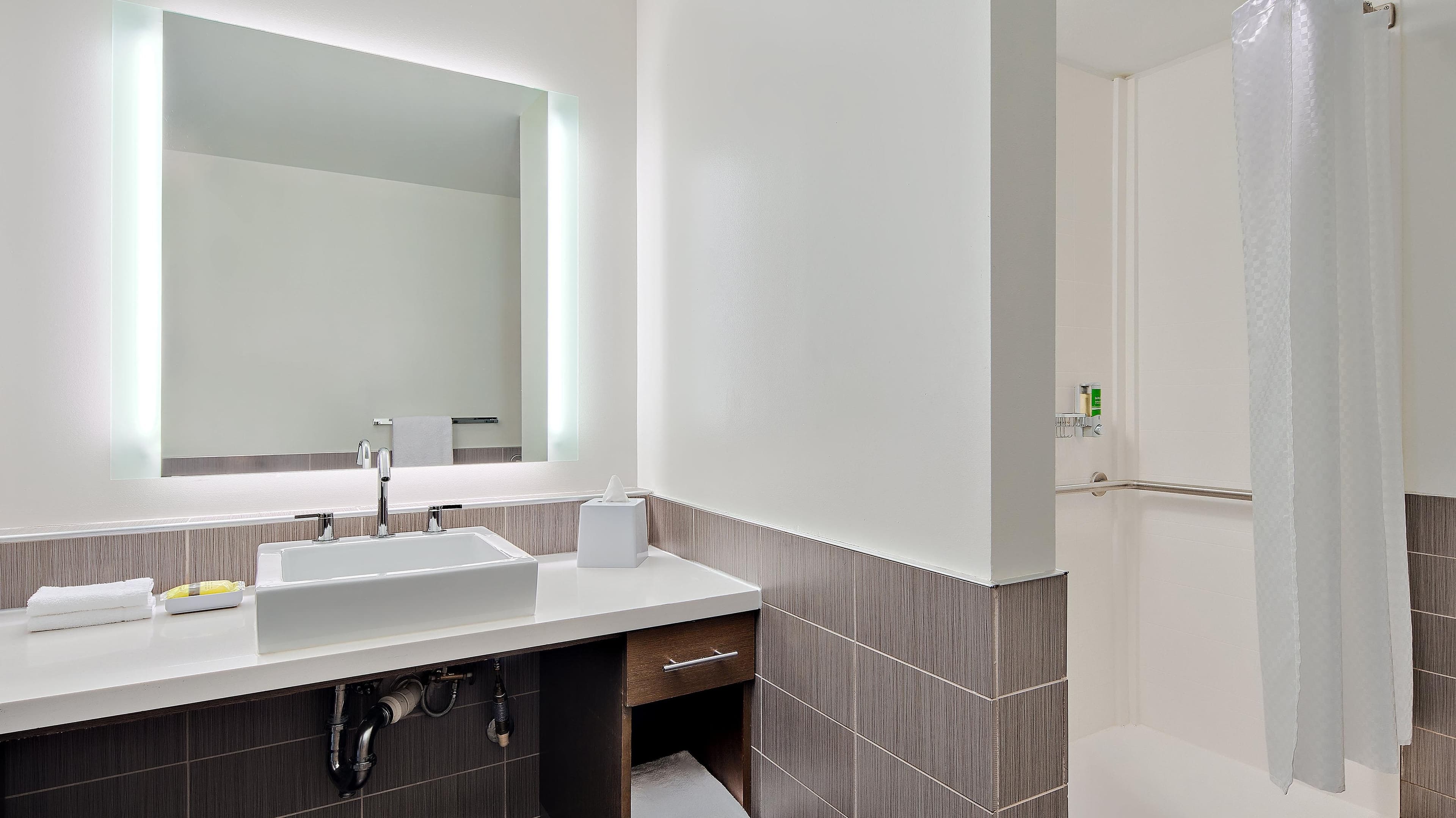 Suite Full Kitchen - Image 5