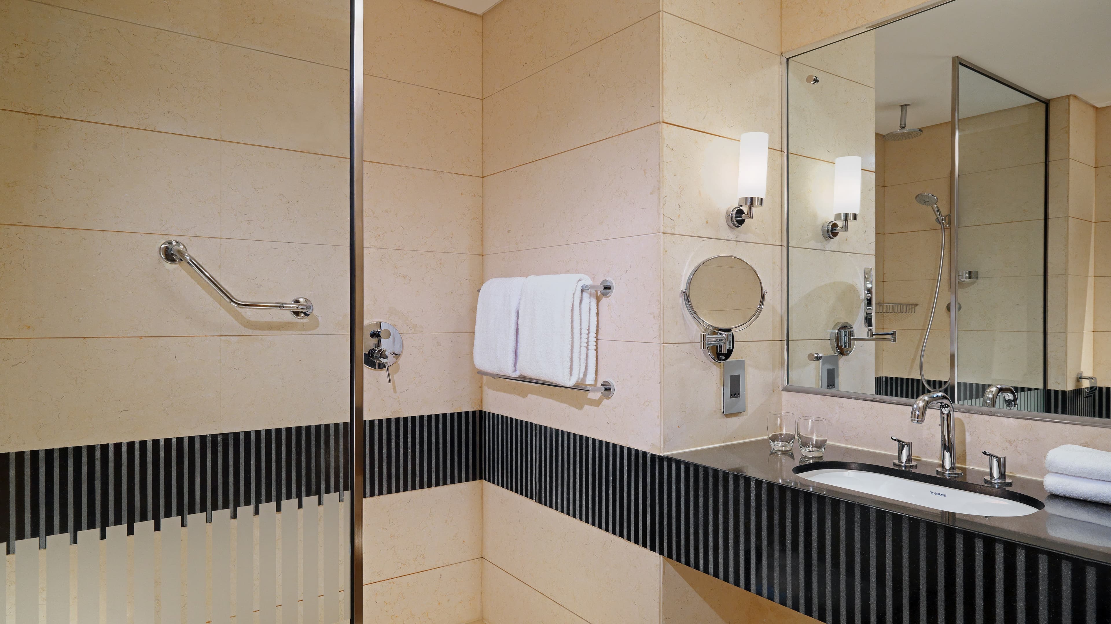 Deluxe Room - Image 3