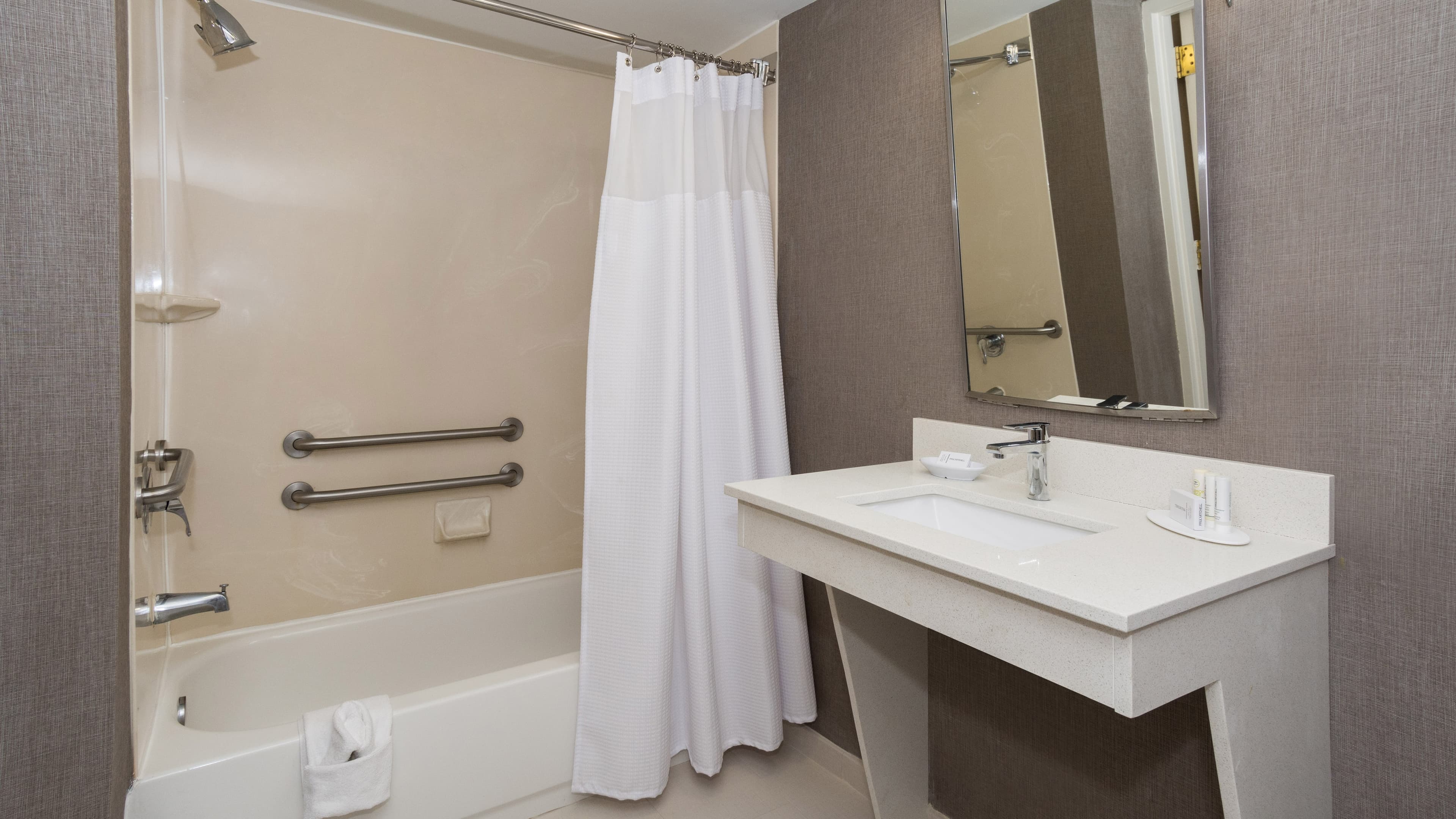 Aloft Room - Image 7