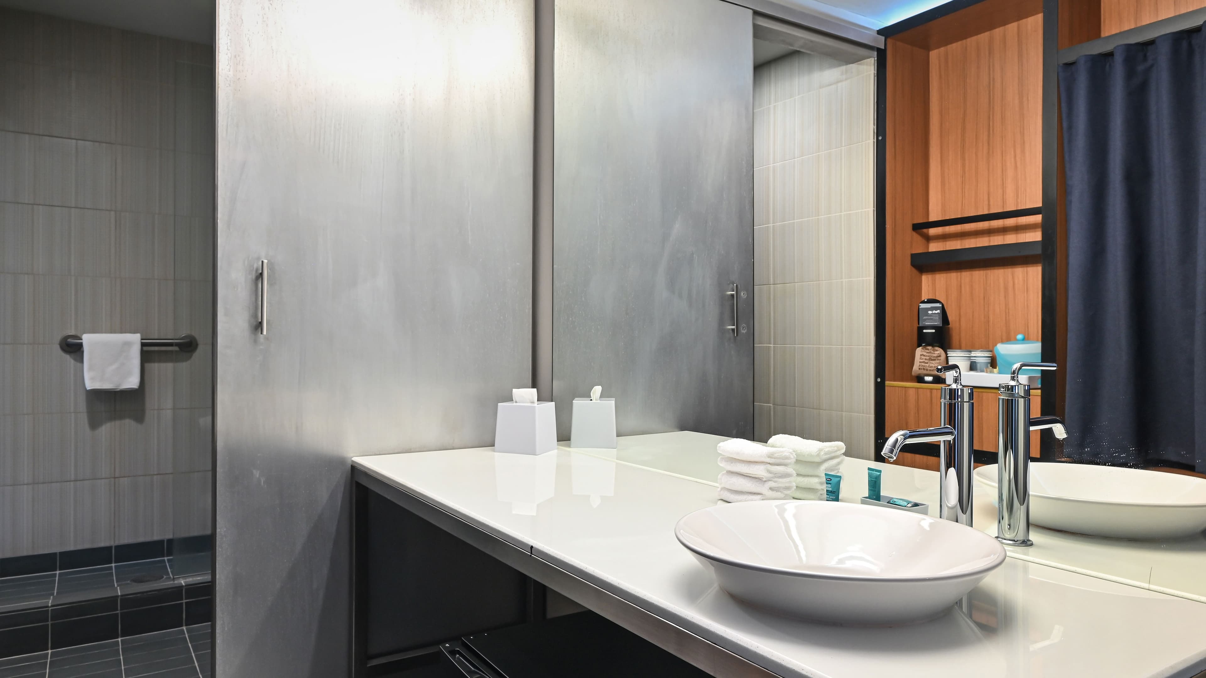 Aloft Room - Image 5