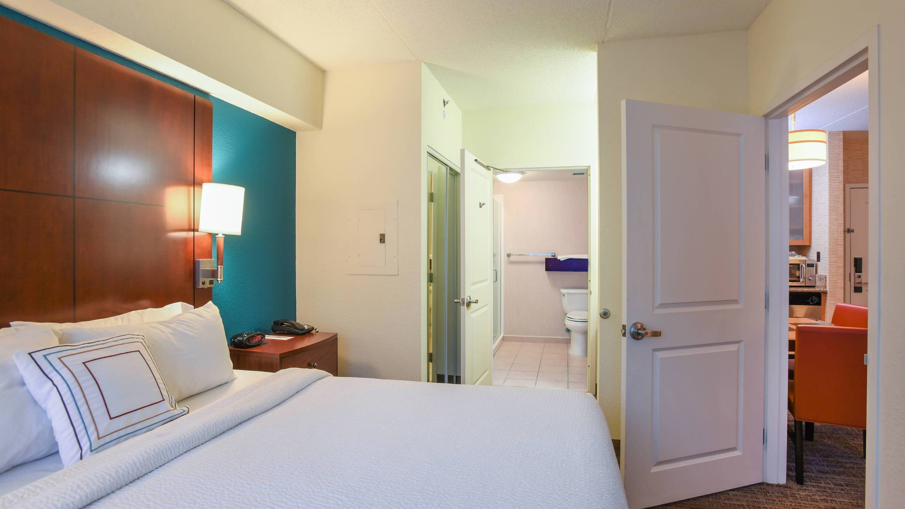 1 Bedroom Suite - Image 2