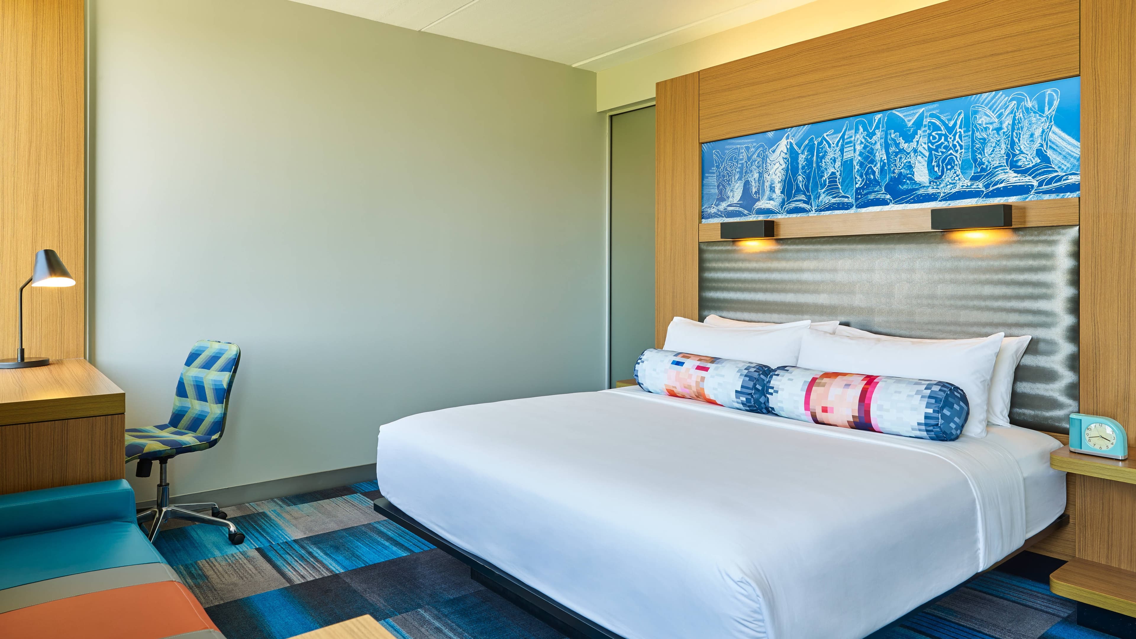 Aloft King Room - Image 1