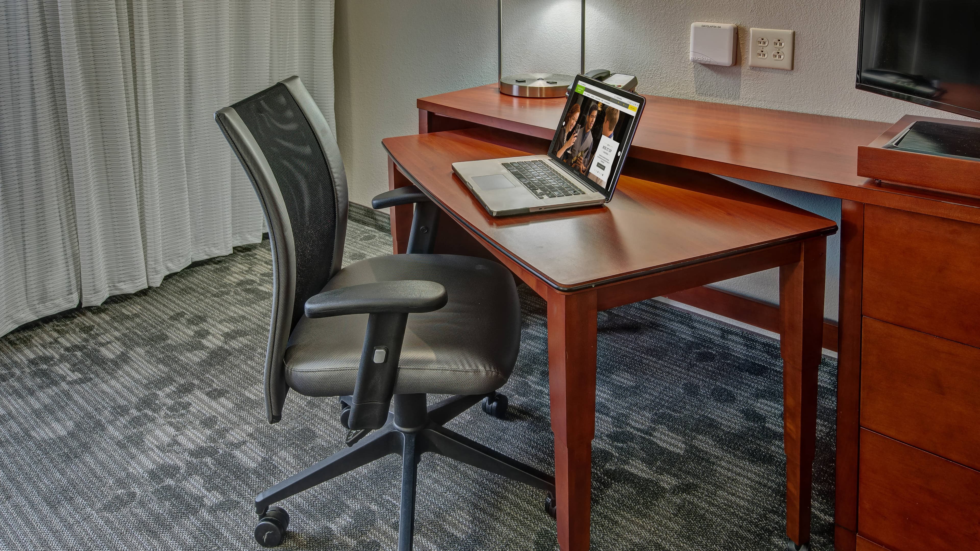 King Bed Guest Room - Image 4