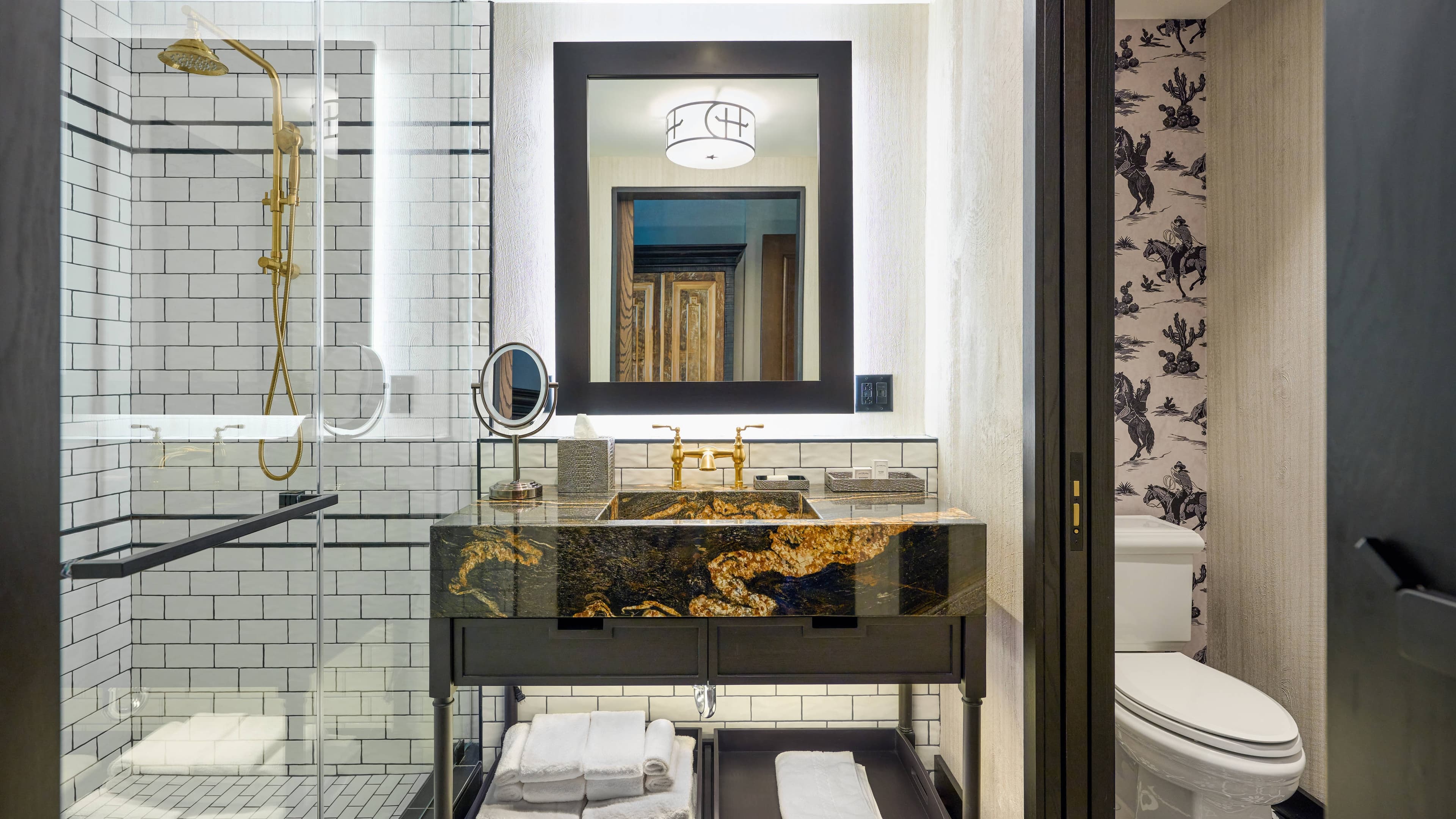 Deluxe Guest room - Image 7