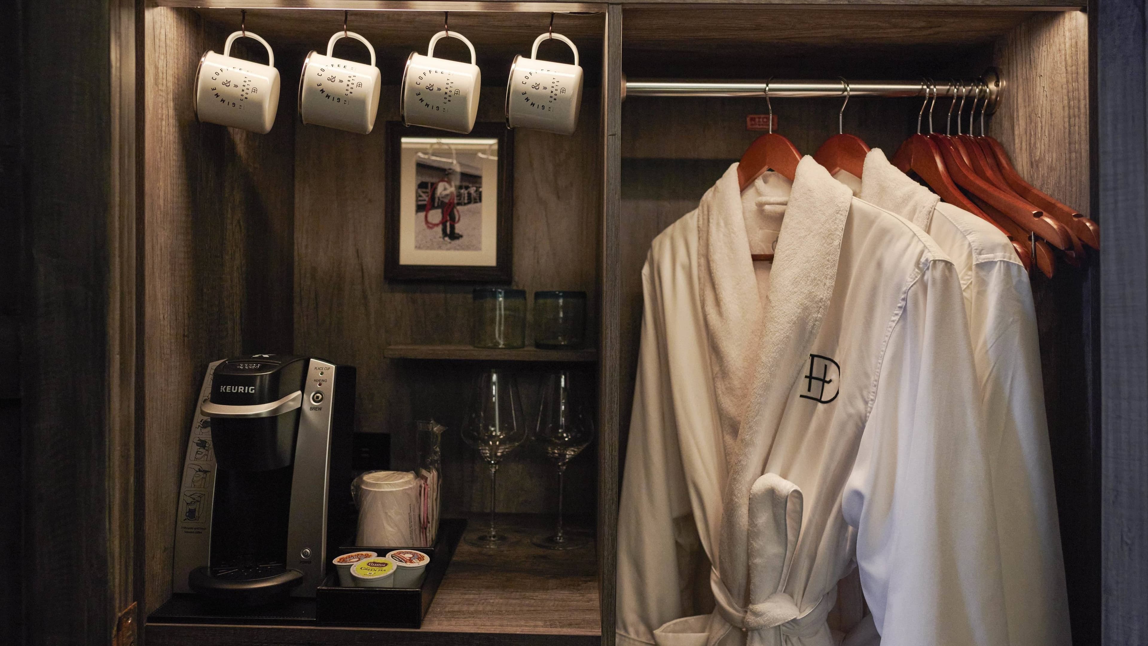 Deluxe Guest room - Image 6