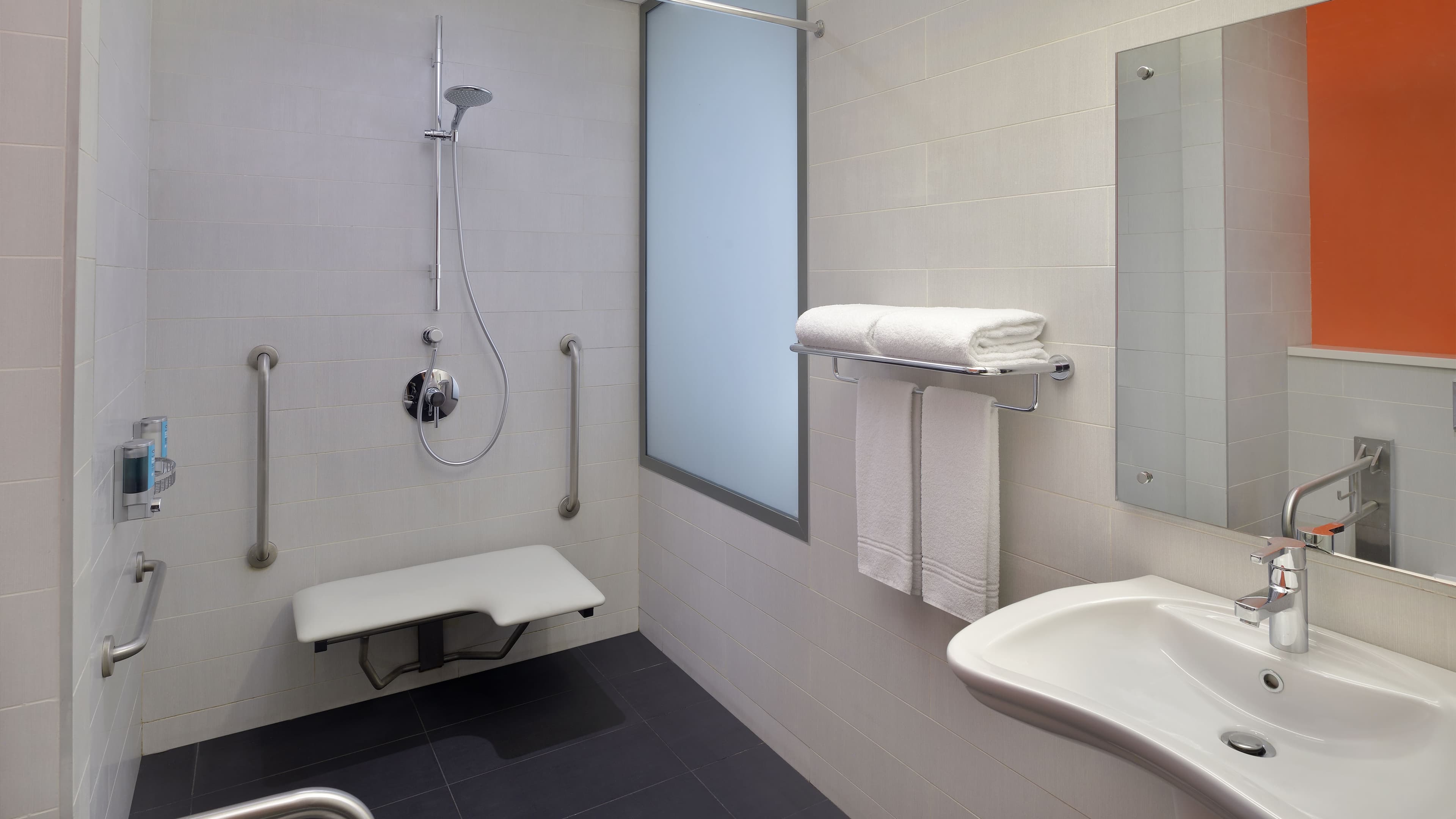 Aloft Room - Image 3