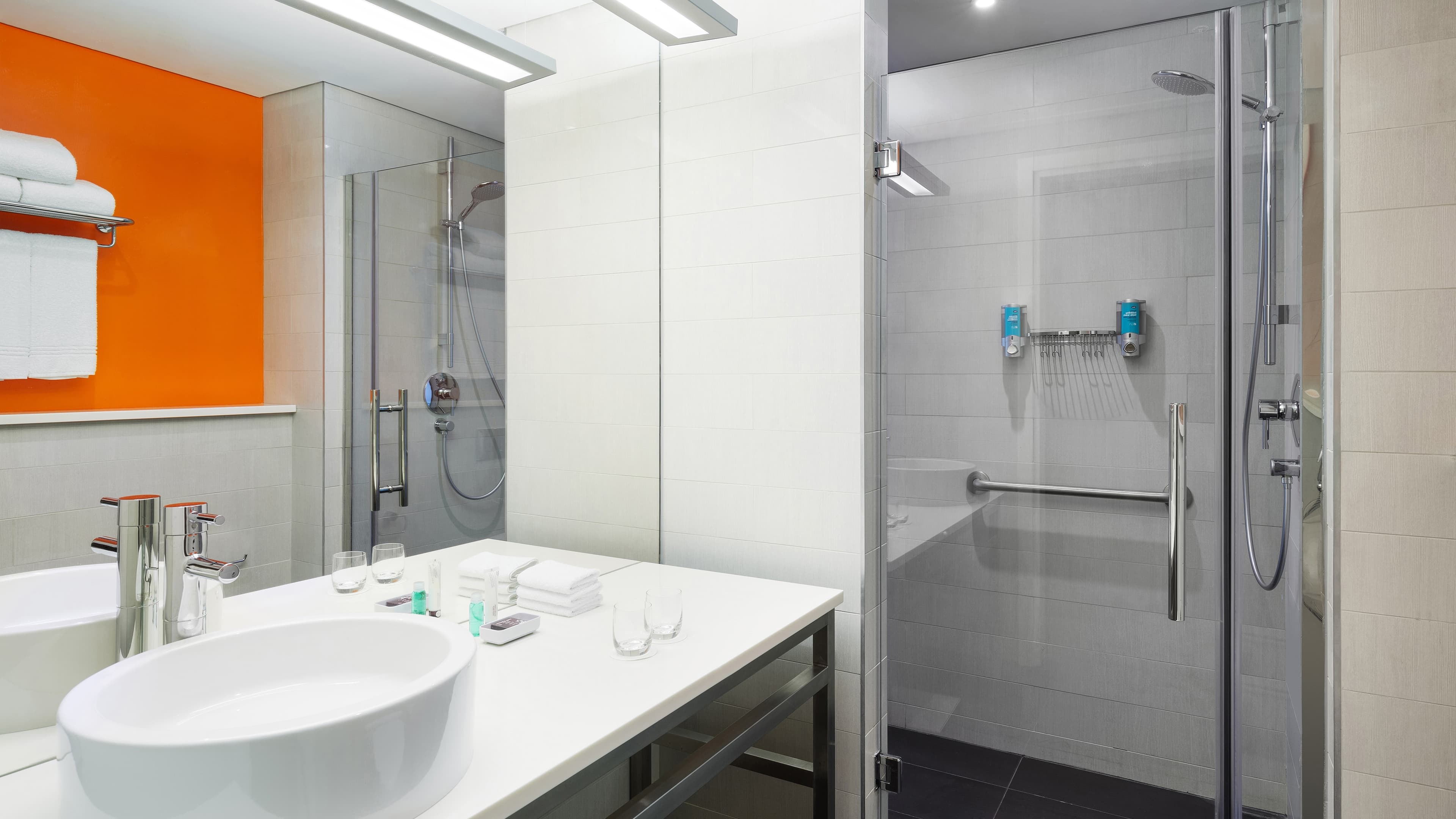 Aloft Room - Image 2