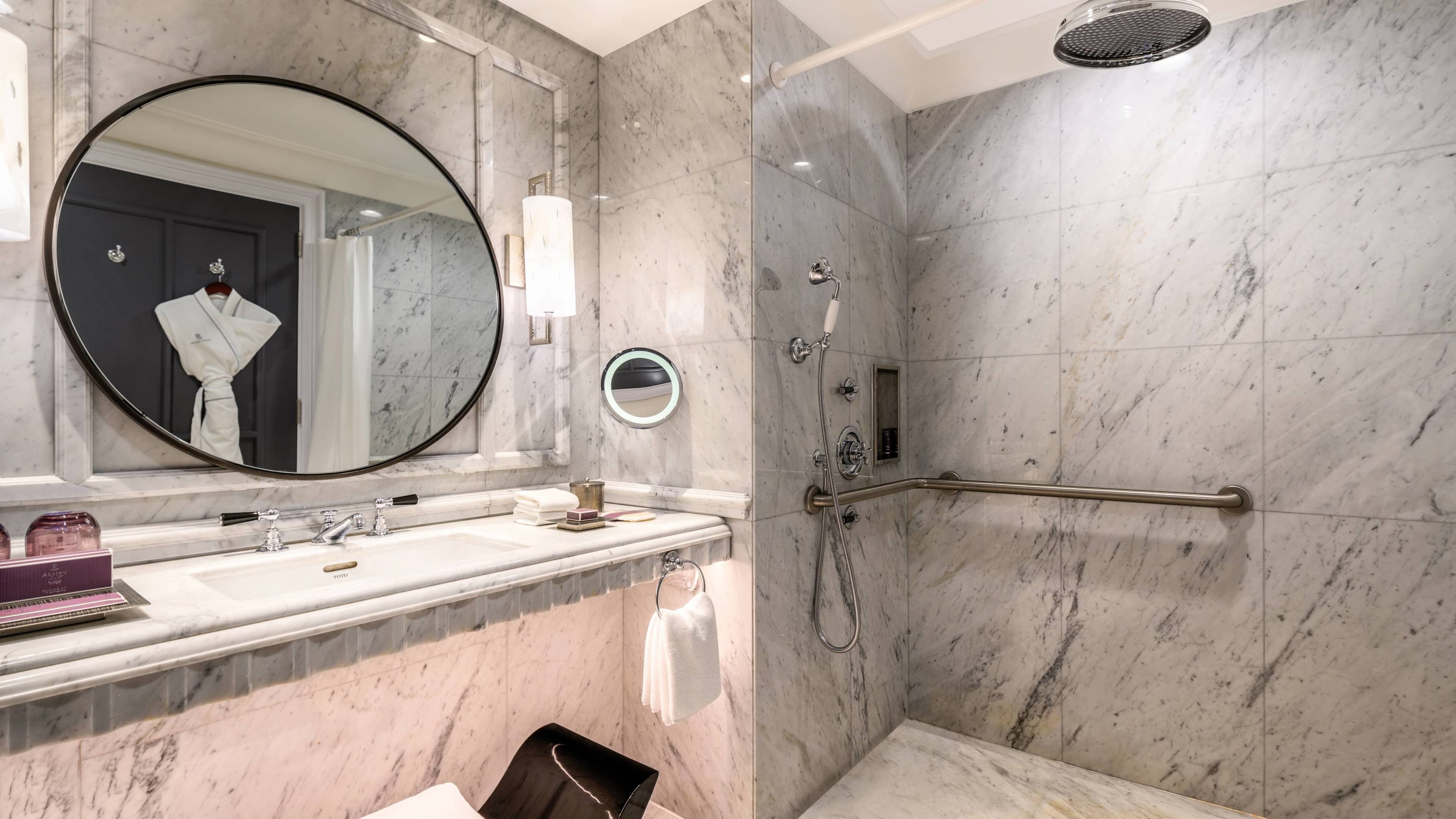 Deluxe Guest room - Image 7