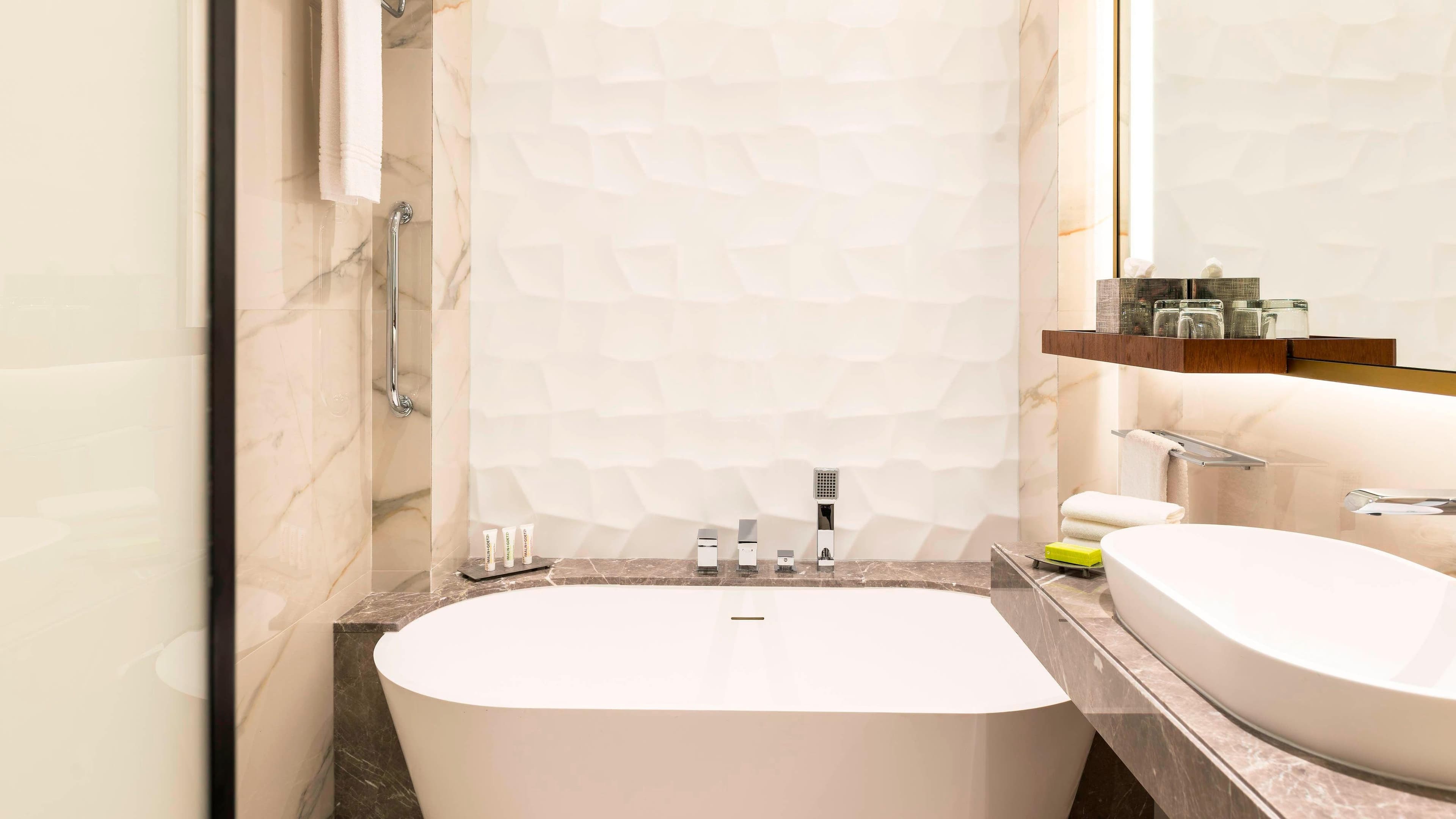 Deluxe Guest room - Image 4