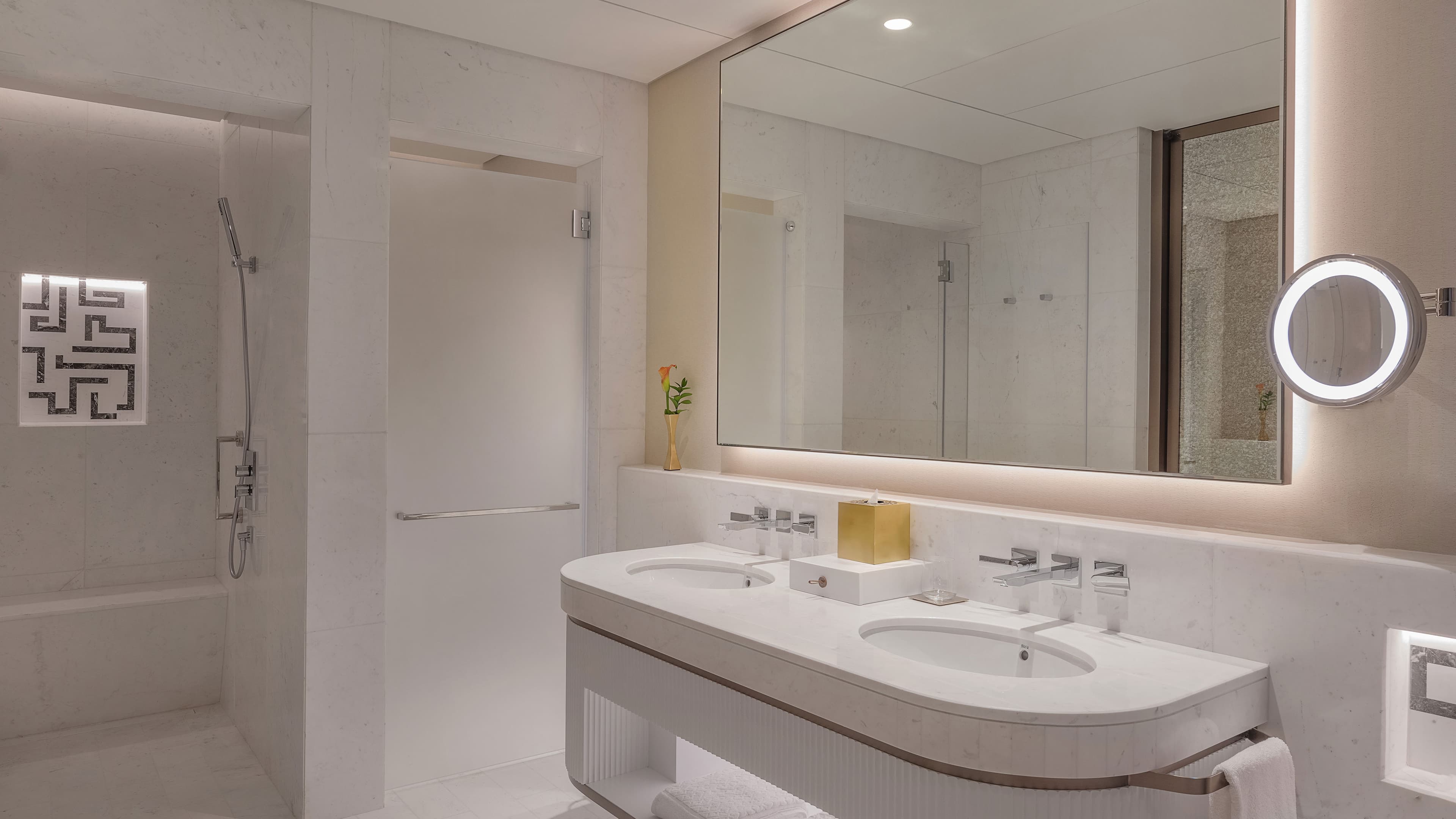 Deluxe Twin Room - Image 4