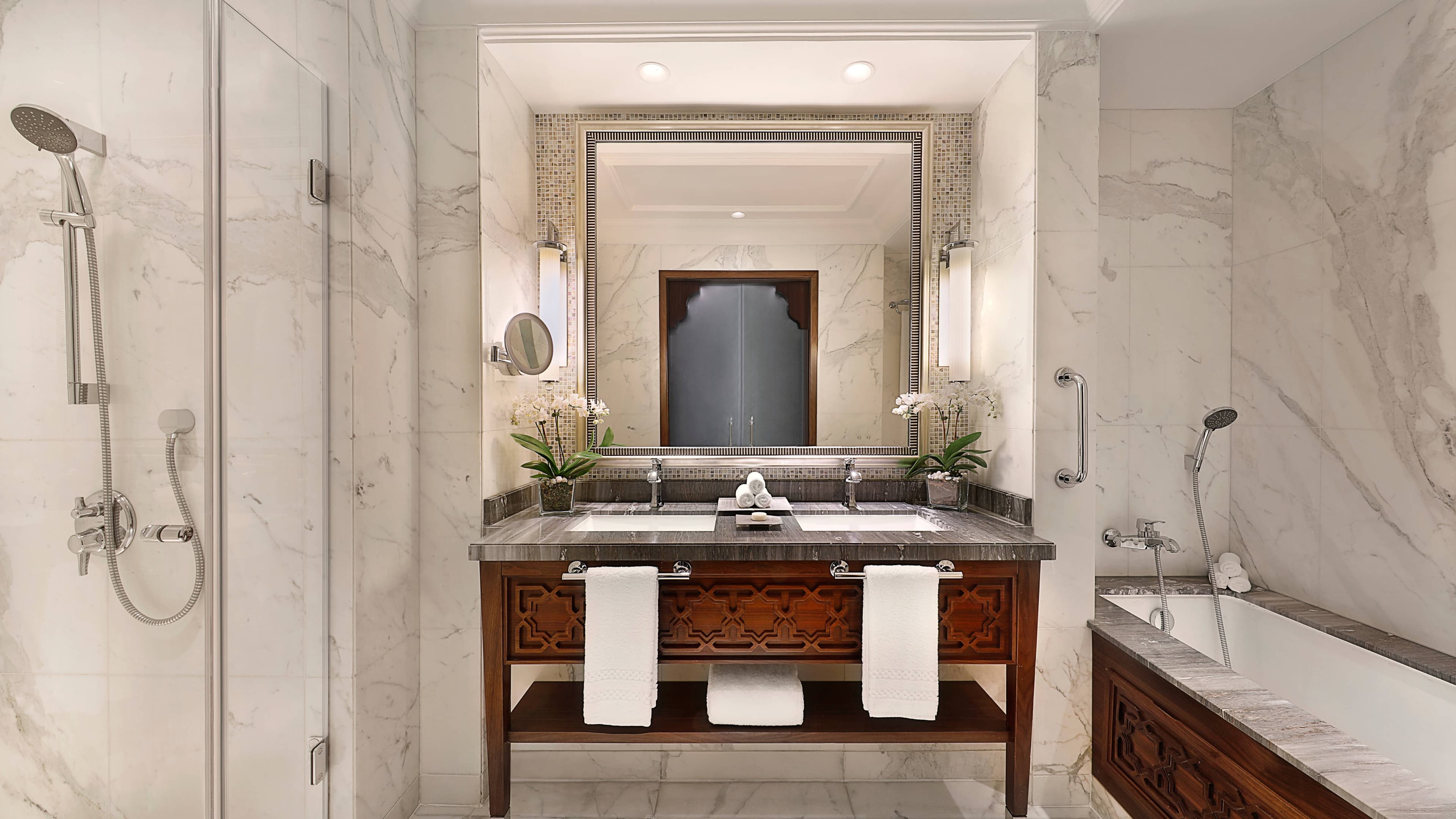 Deluxe Guest room - Image 7