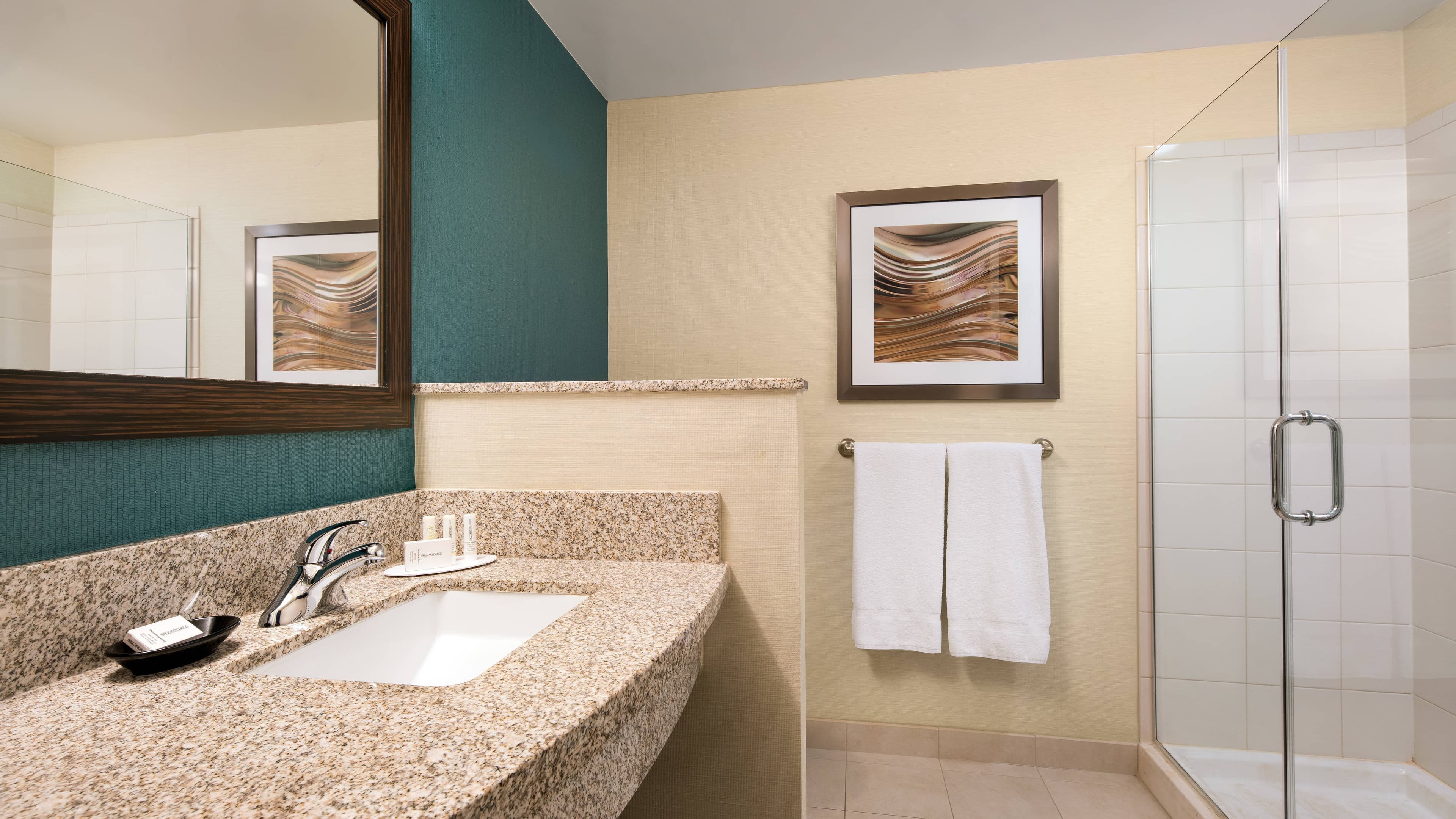 King Guest Room - Image 7