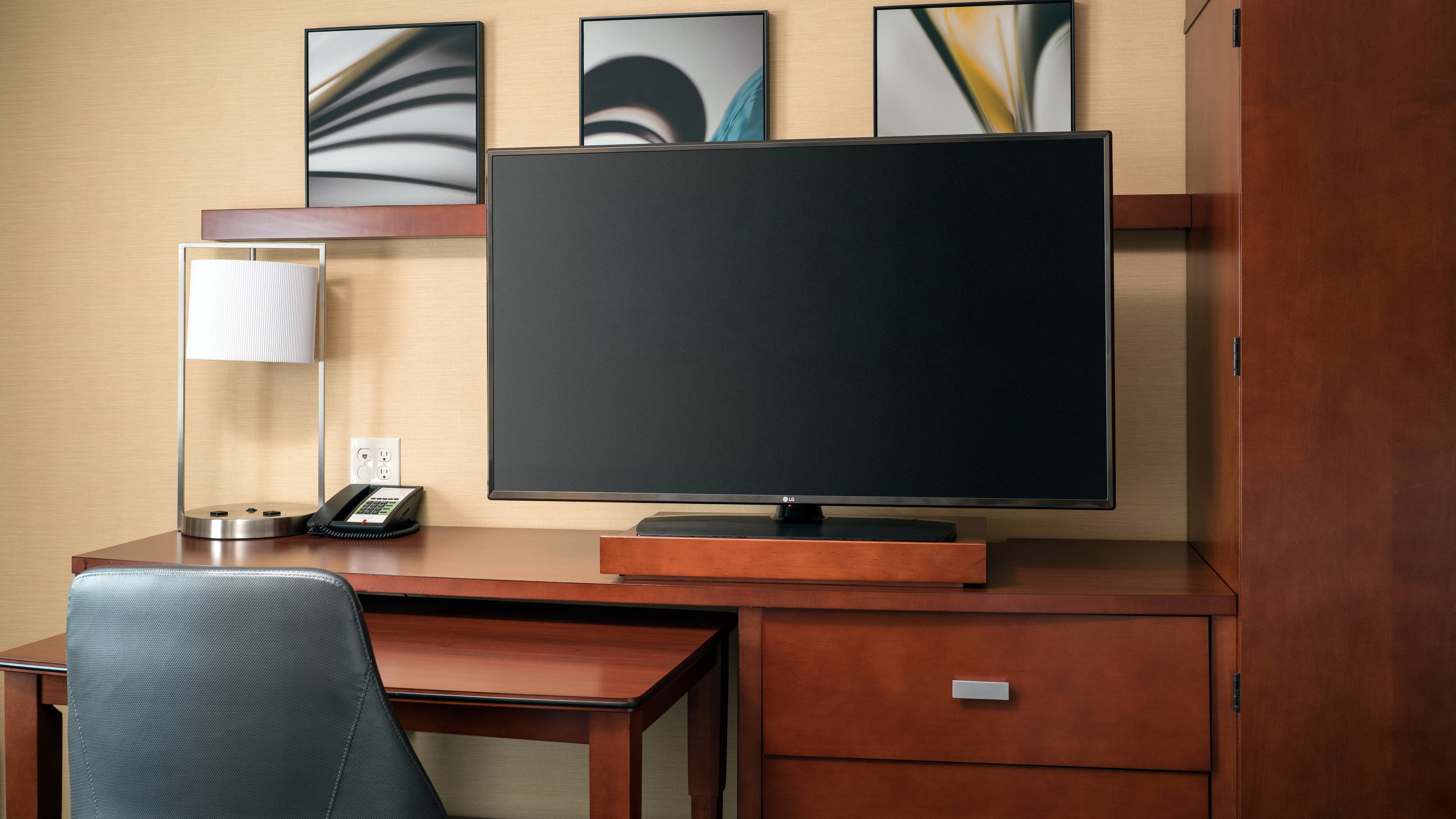 King Guest Room - Image 5