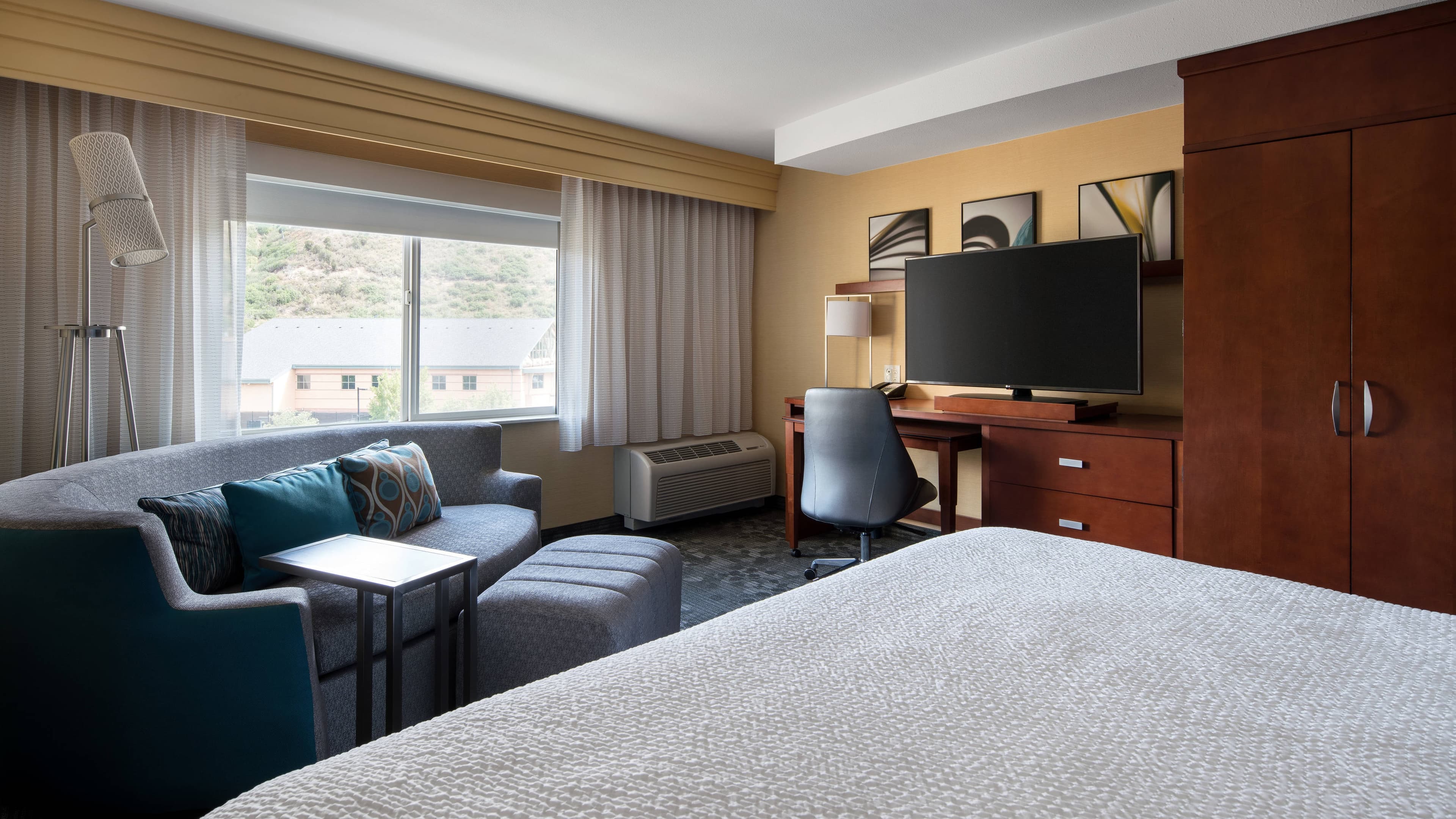 King Guest Room - Image 2