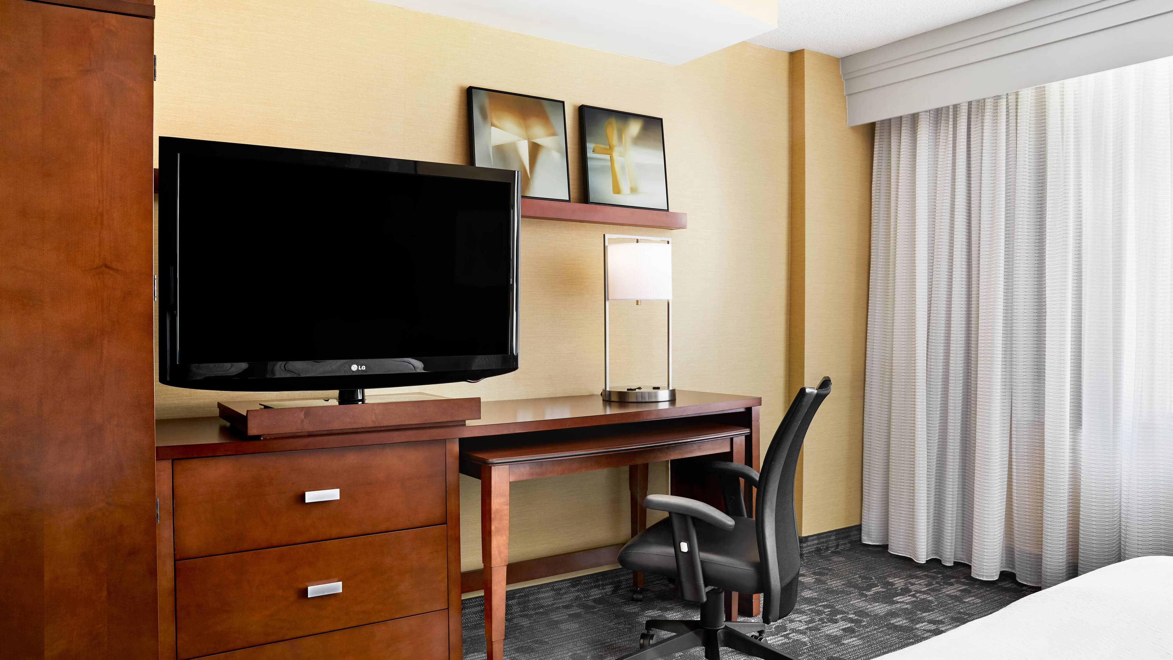 King Guest Room - Image 4