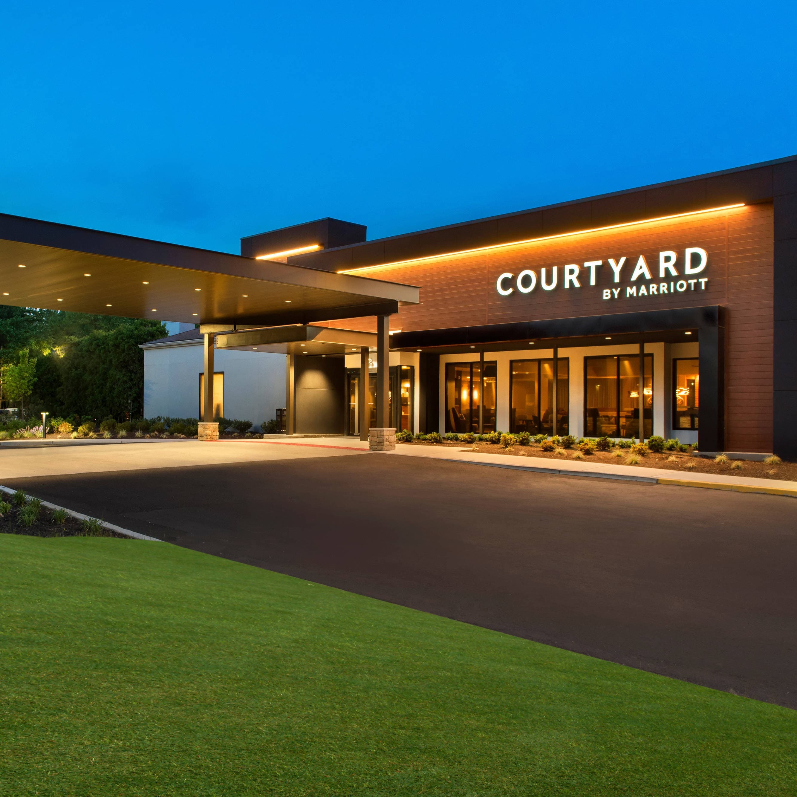 Courtyard Lincroft Red Bank